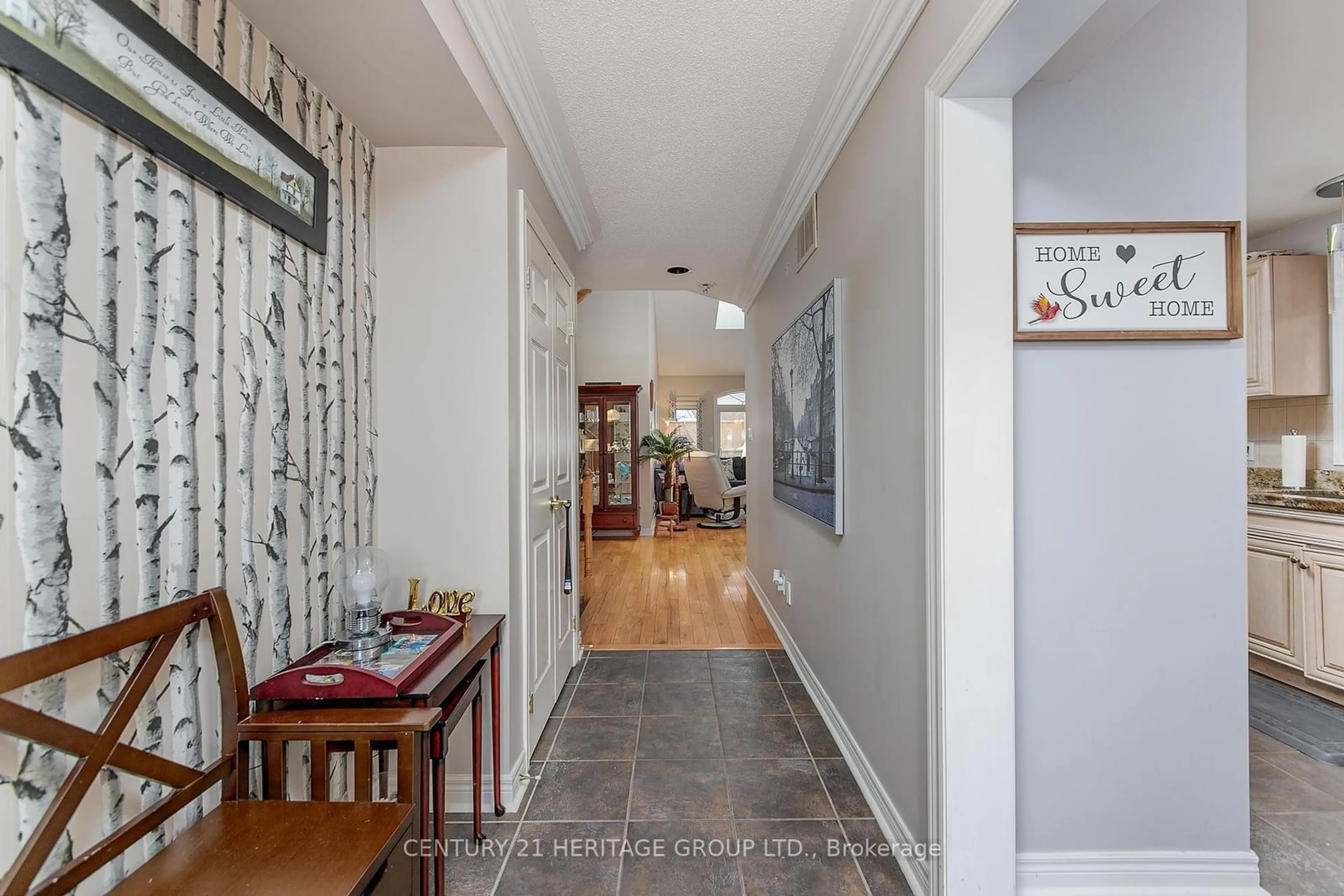 Indoor entryway for 4 Artisan Lane, New Tecumseth Ontario L9R 2G1