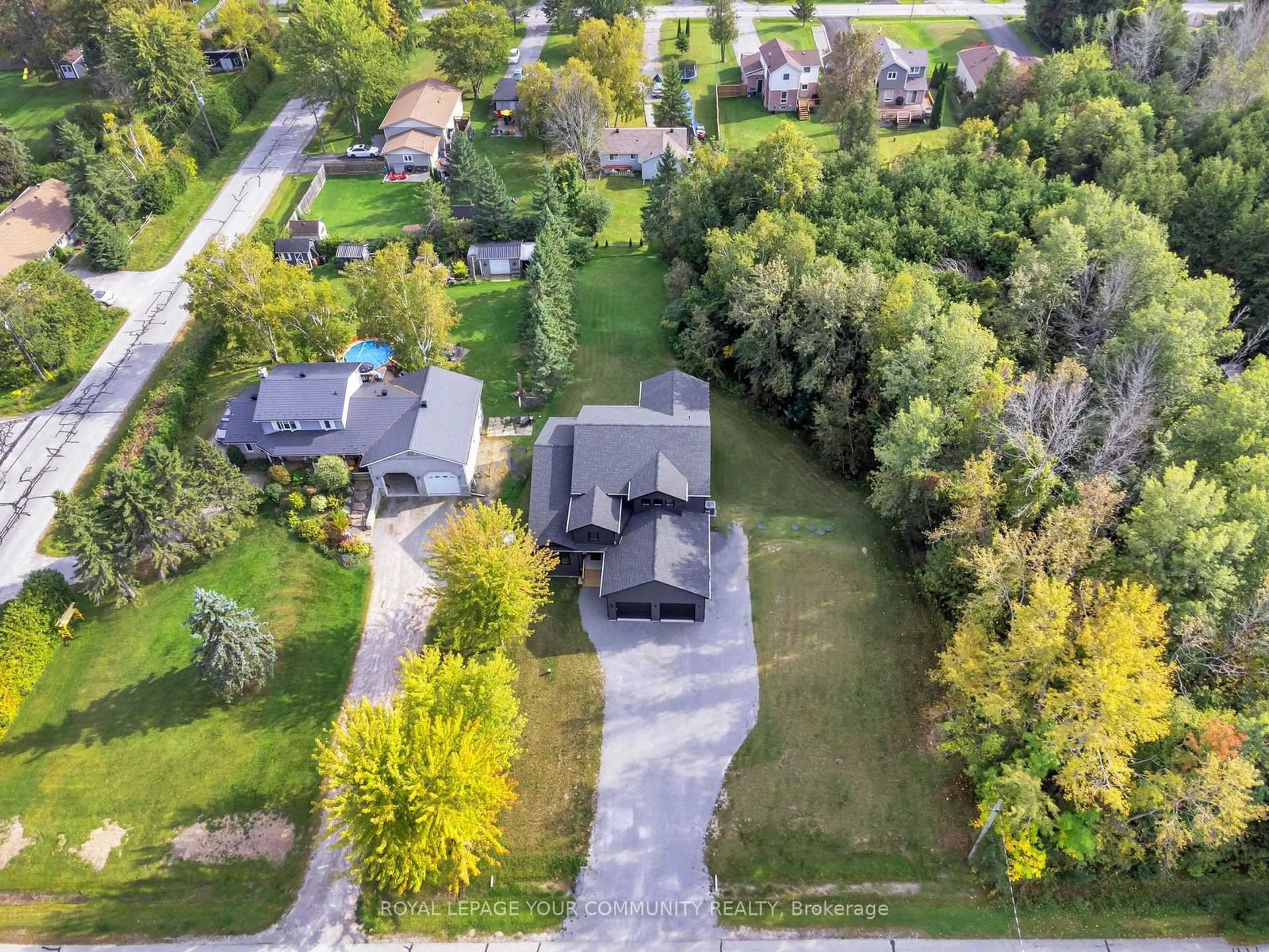 A pic from outside/outdoor area/front of a property/back of a property/a pic from drone, street for 83 Rose St, Georgina Ontario L0E 1R0