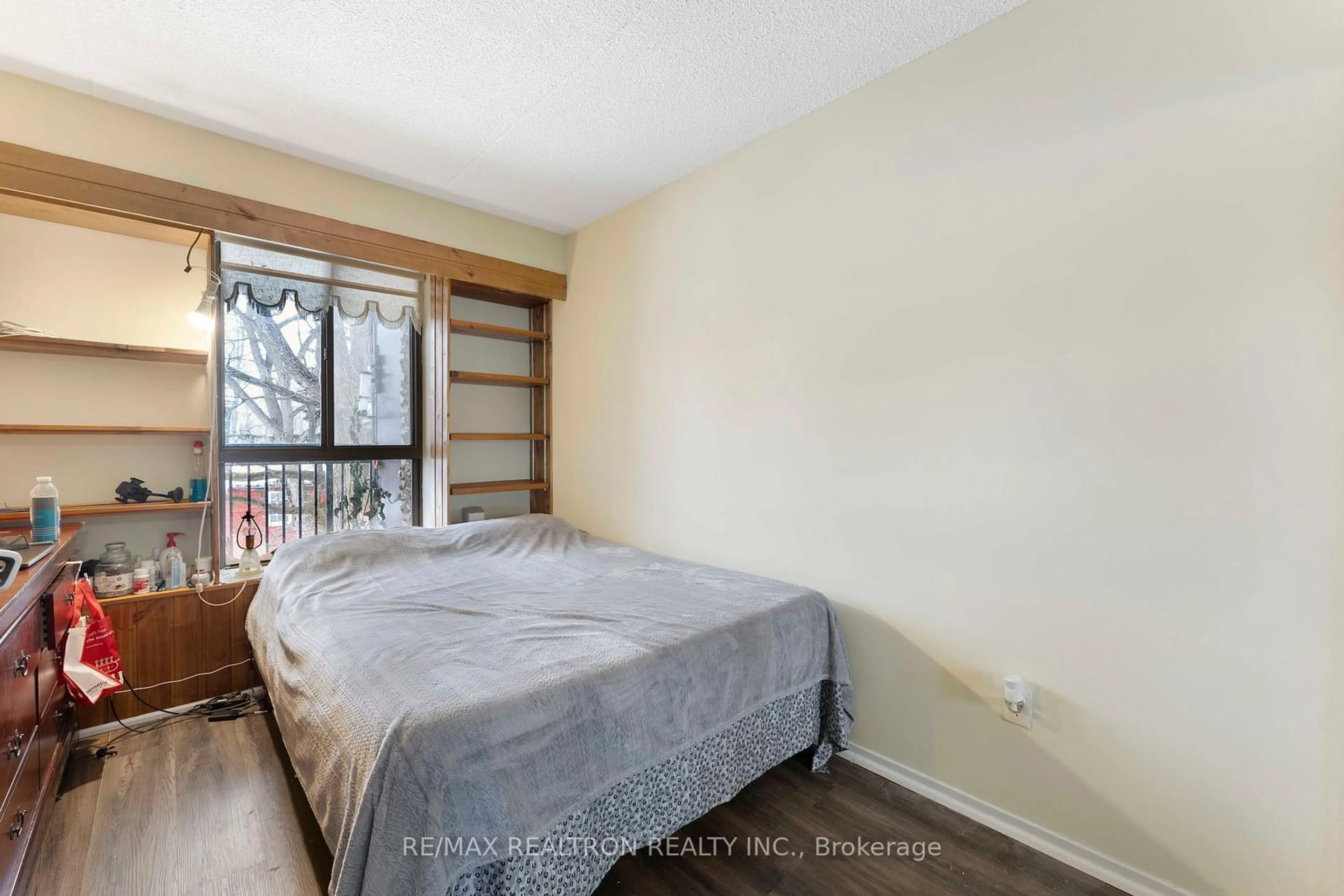 Bedroom with bed, unknown for 15390 Yonge St #402, Aurora Ontario L4G 1N8