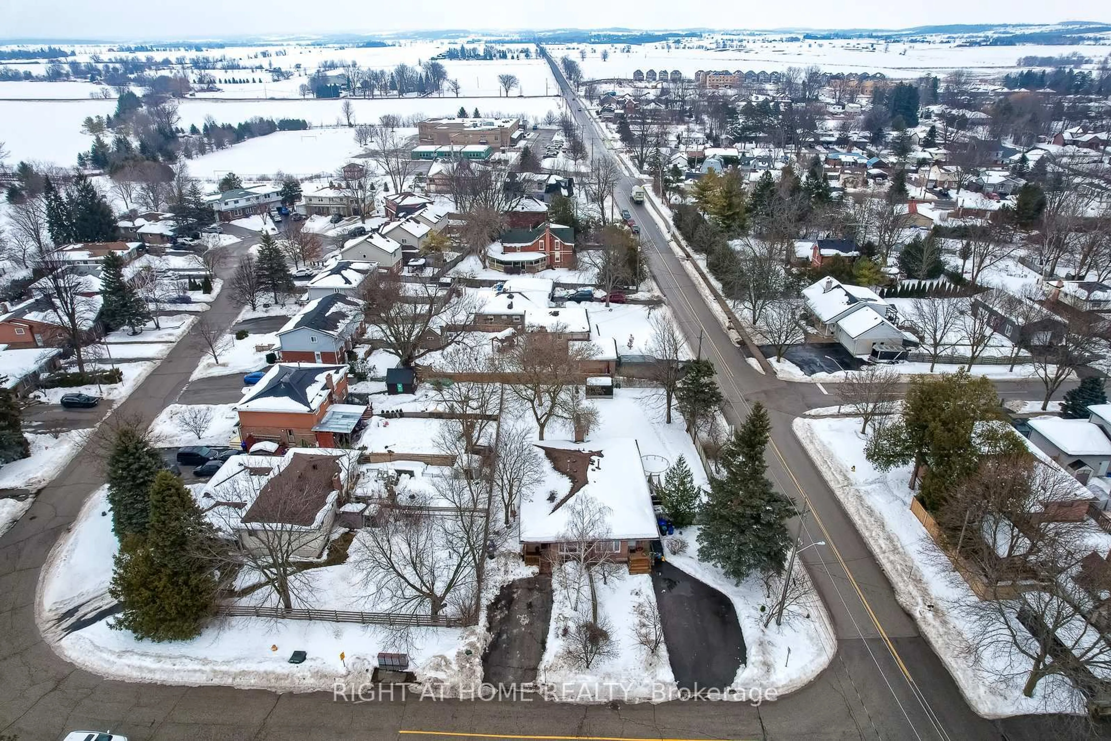 A pic from outside/outdoor area/front of a property/back of a property/a pic from drone, street for 3 Smyth Cres, New Tecumseth Ontario L0G 1A0