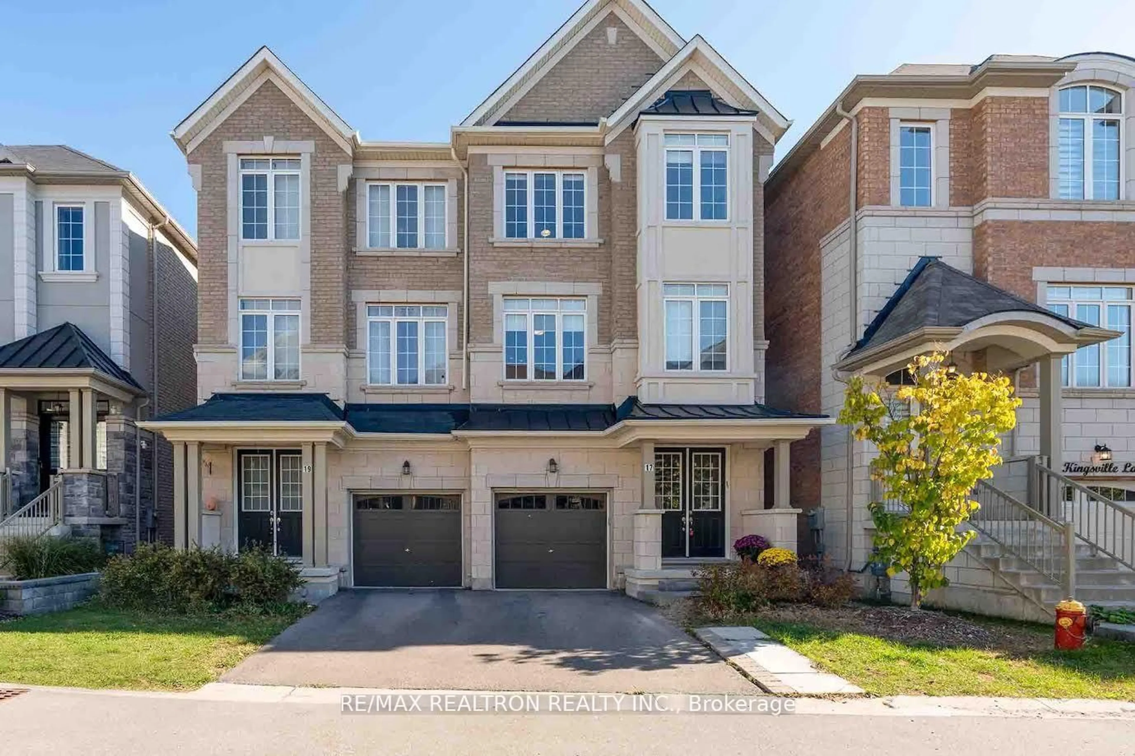 Home with brick exterior material, street for 17 Kingsville Lane, Richmond Hill Ontario L4C 7V6