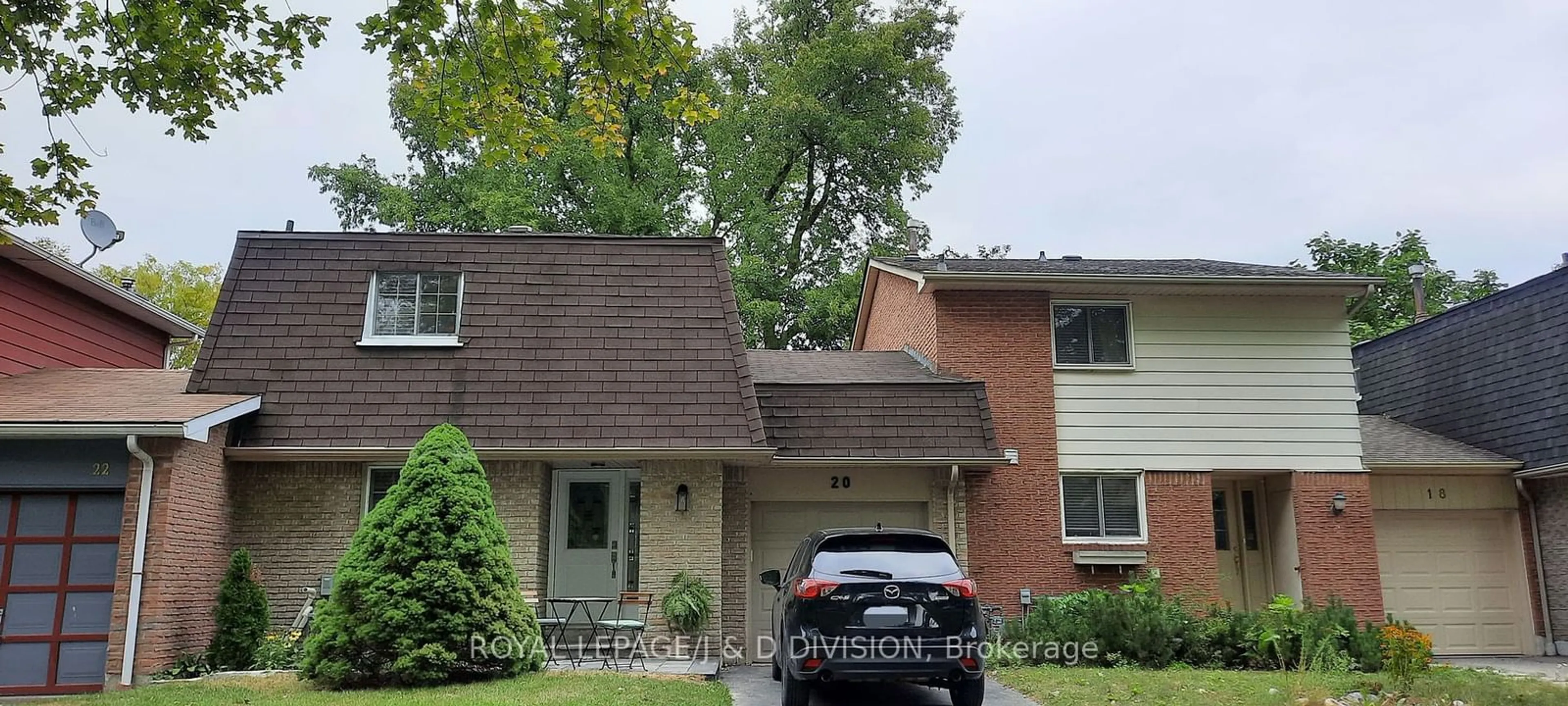 Home with brick exterior material, street for 20 St Andrews Crt, Aurora Ontario L4G 3B1