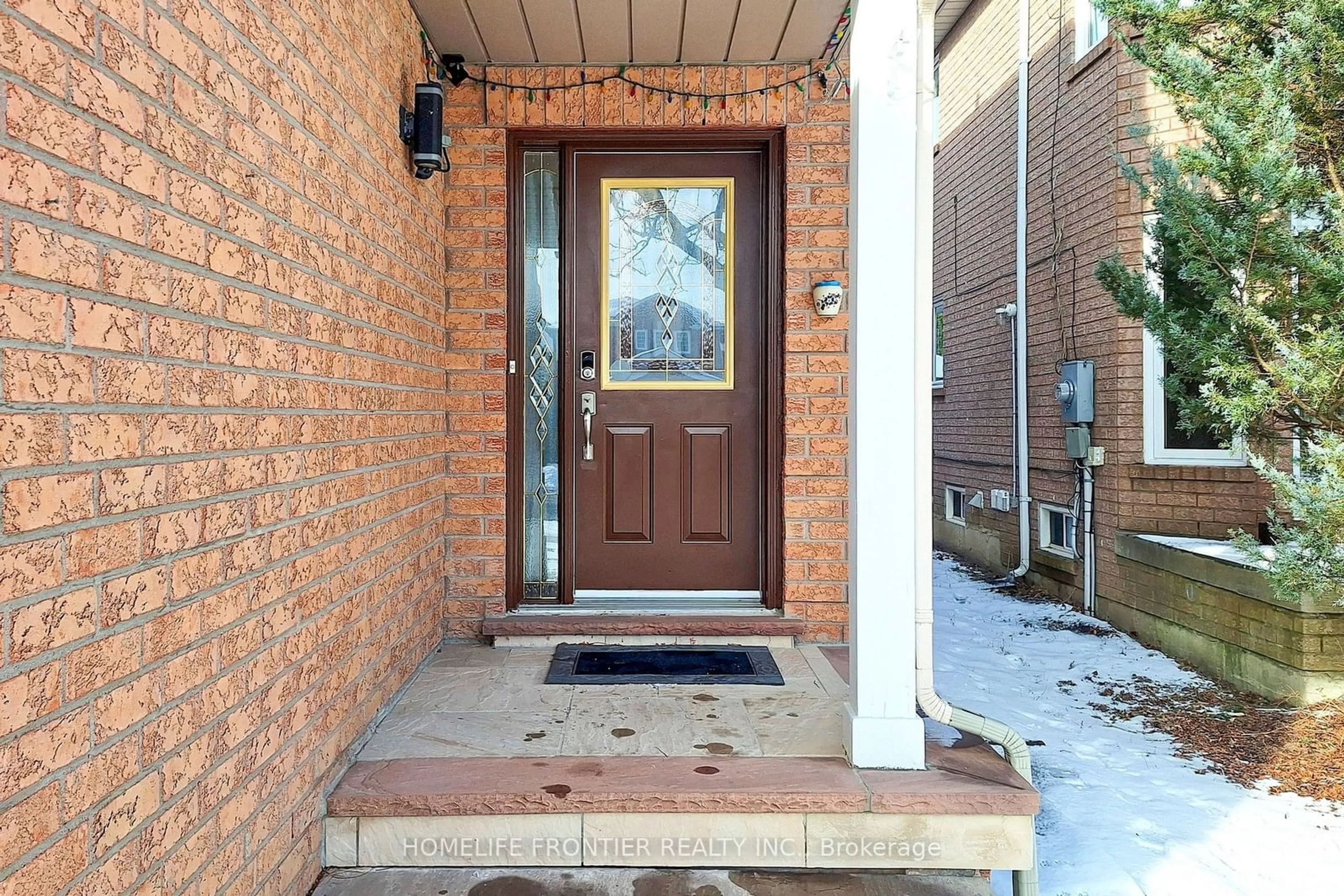 Indoor entryway for 271 Austinpaul Dr, Newmarket Ontario L3X 2C3