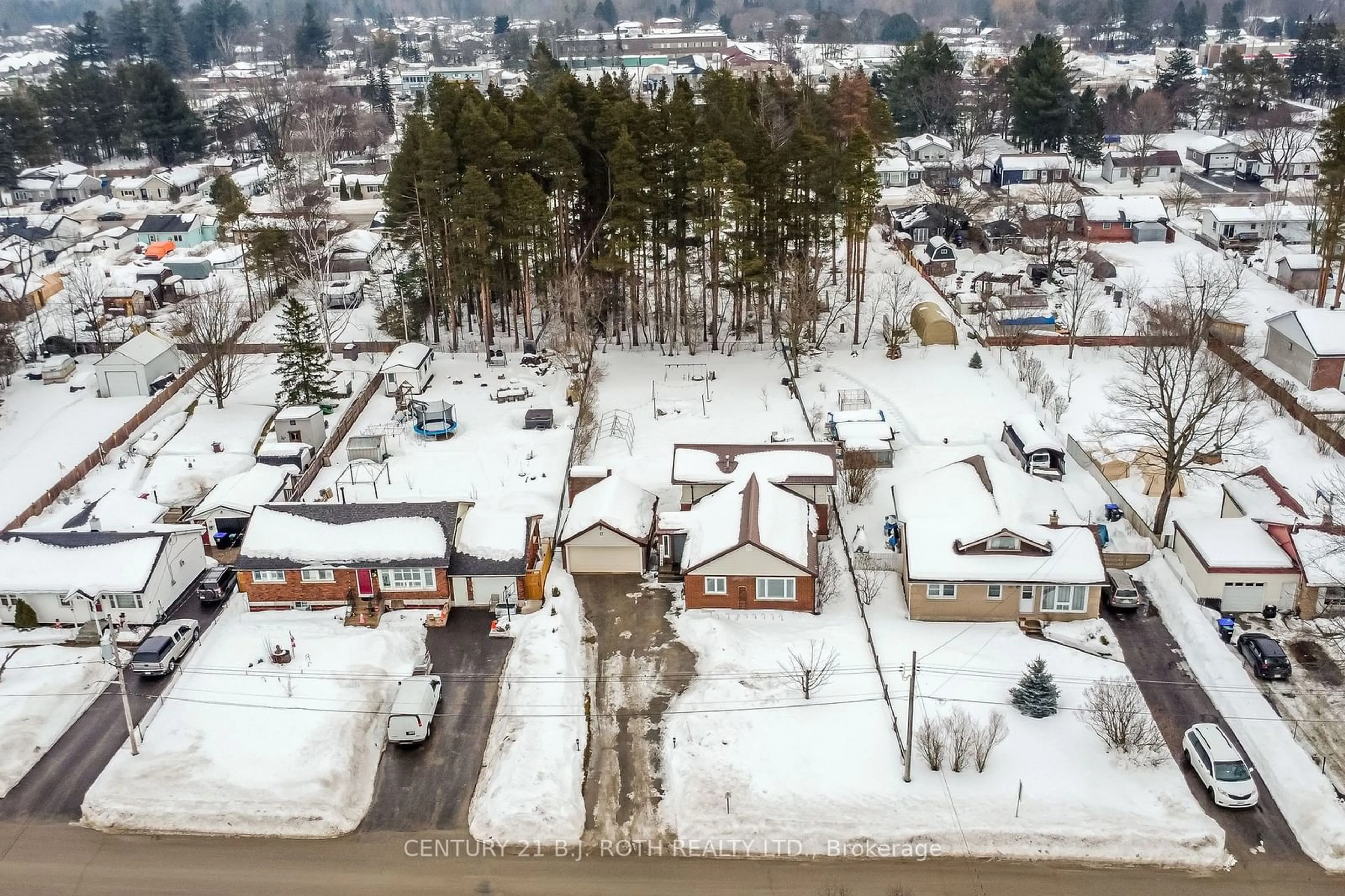 A pic from outside/outdoor area/front of a property/back of a property/a pic from drone, mountain view for 17 Tarbush Ave, Essa Ontario L0M 1B3