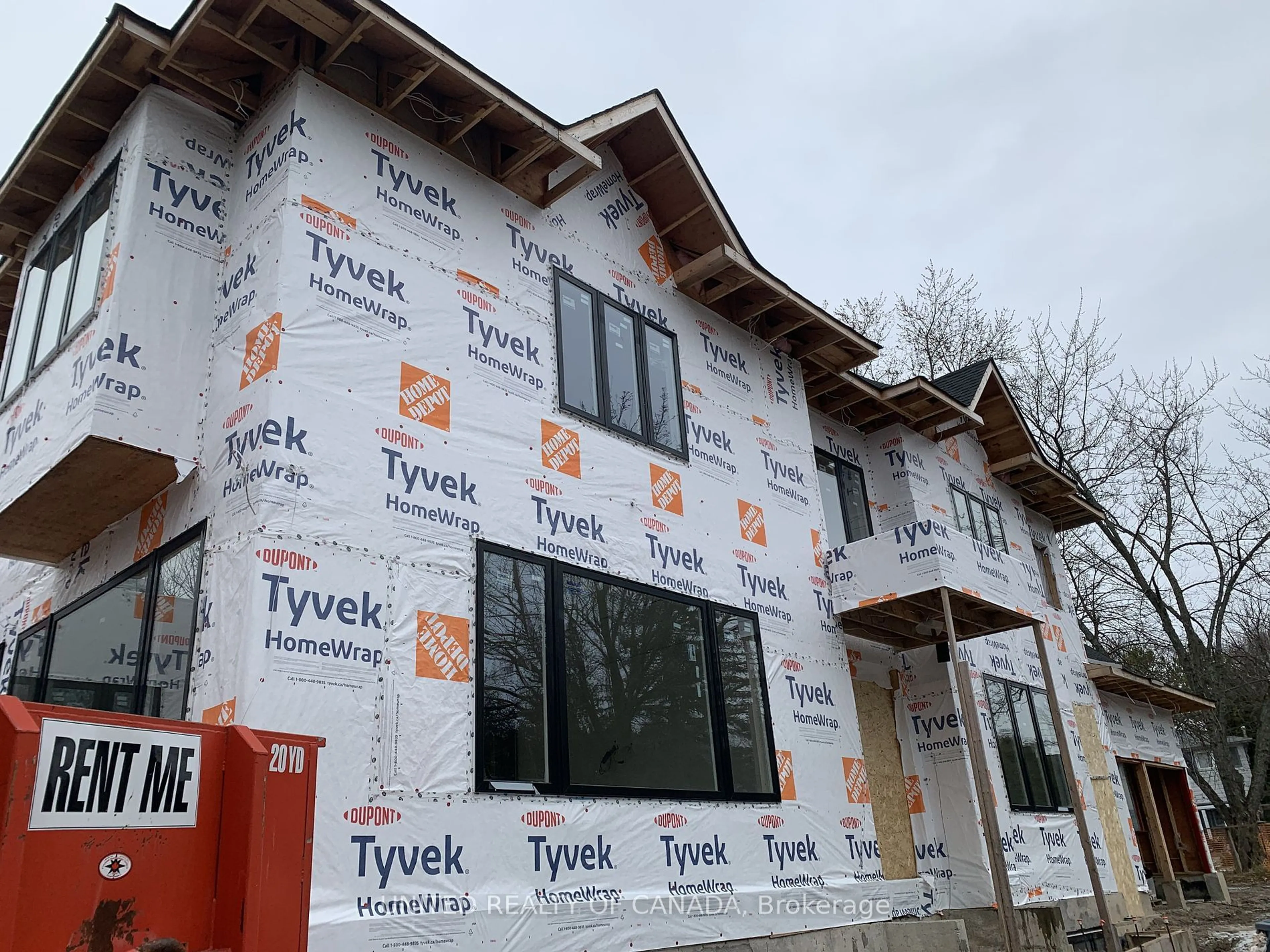 Home with vinyl exterior material, building for 5 Cedar Cres, Aurora Ontario L4G 3J7