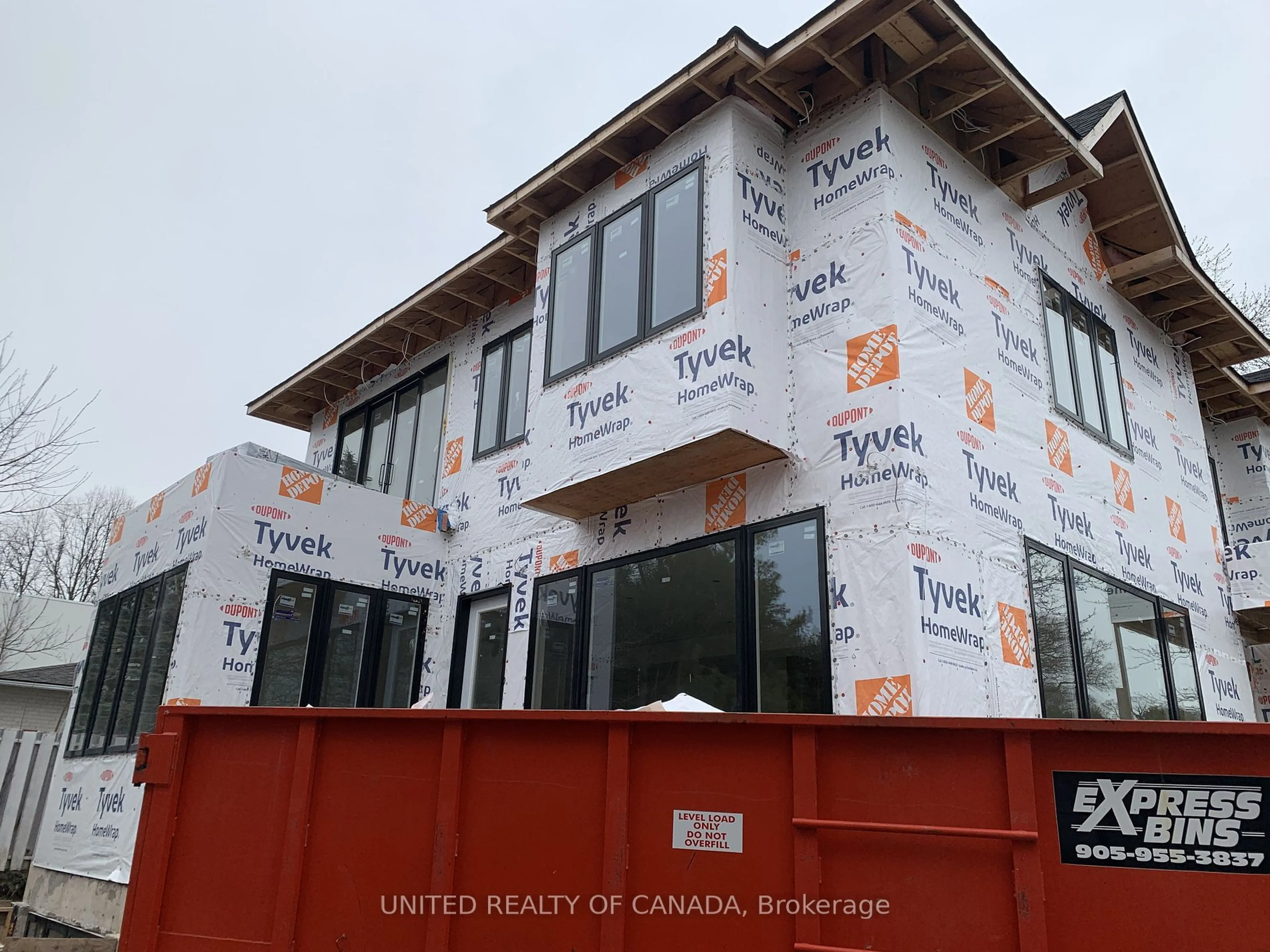 Home with vinyl exterior material, building for 5 Cedar Cres, Aurora Ontario L4G 3J7