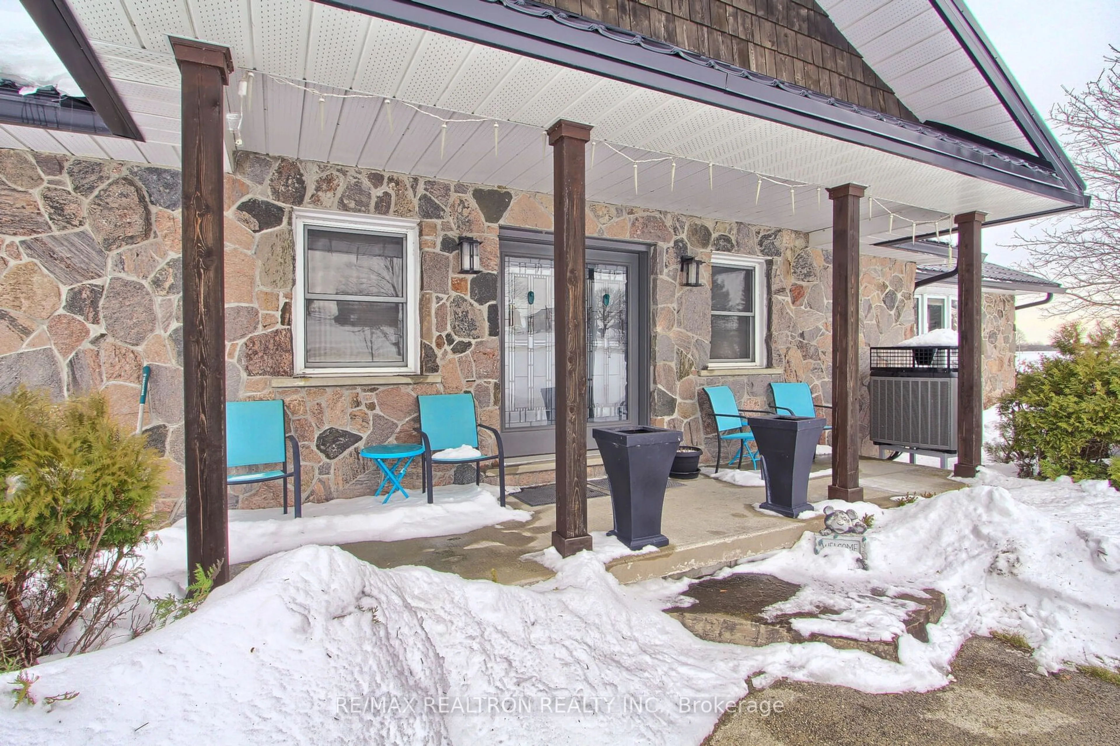 Patio, street for 20037 McCowan Rd, East Gwillimbury Ontario L0G 1M0