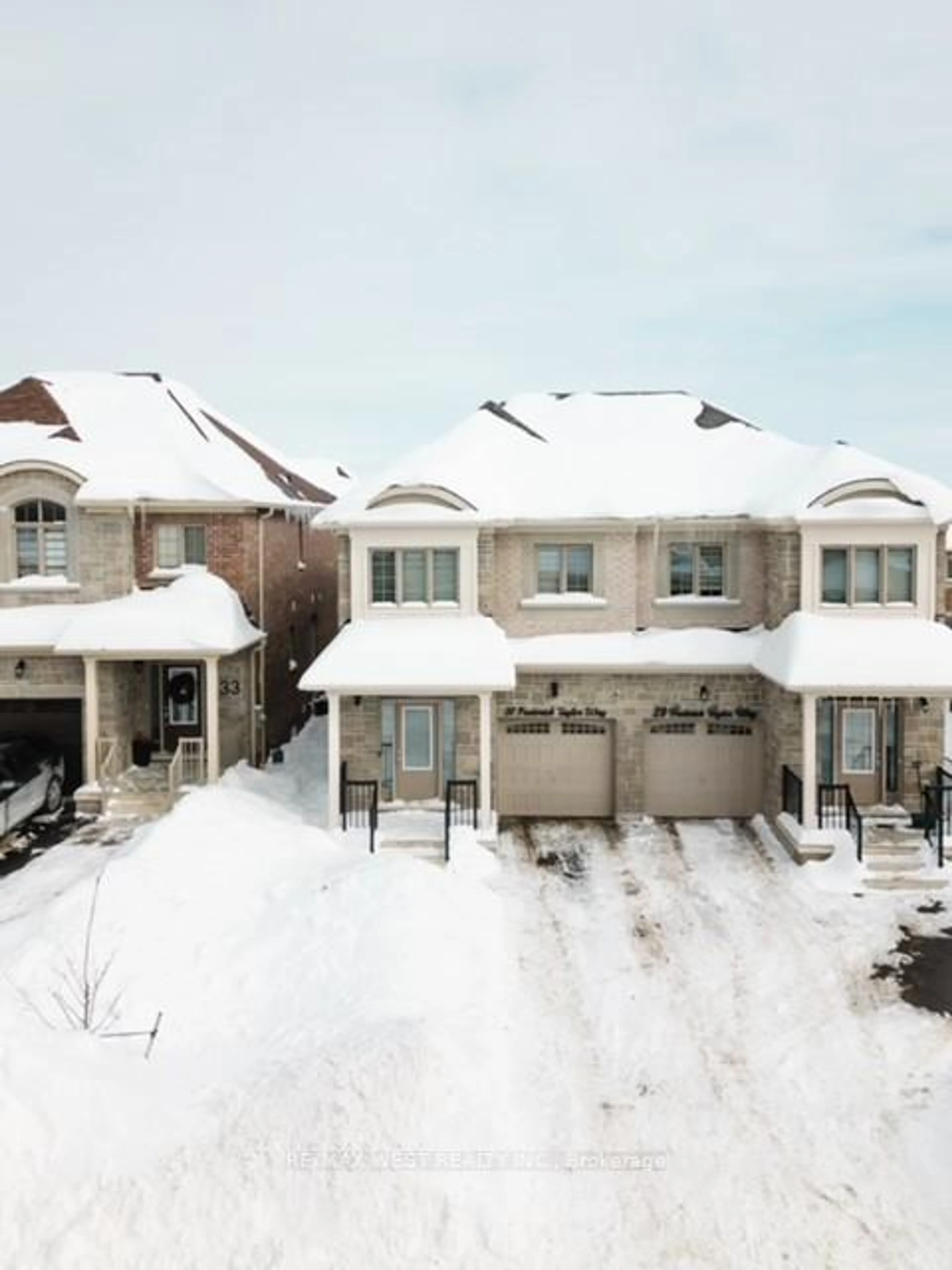 A pic from outside/outdoor area/front of a property/back of a property/a pic from drone, street for 31 Frederick Taylor Way, East Gwillimbury Ontario L0G 1M0