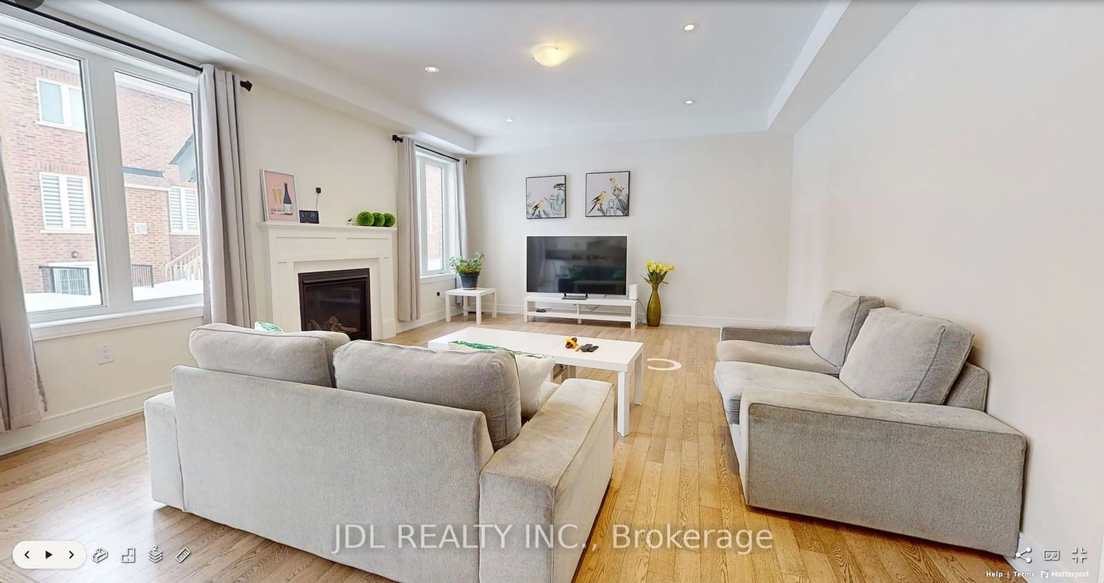 Living room with furniture, wood/laminate floor for 143 Kenneth Rogers Cres, East Gwillimbury Ontario L9S 0S1