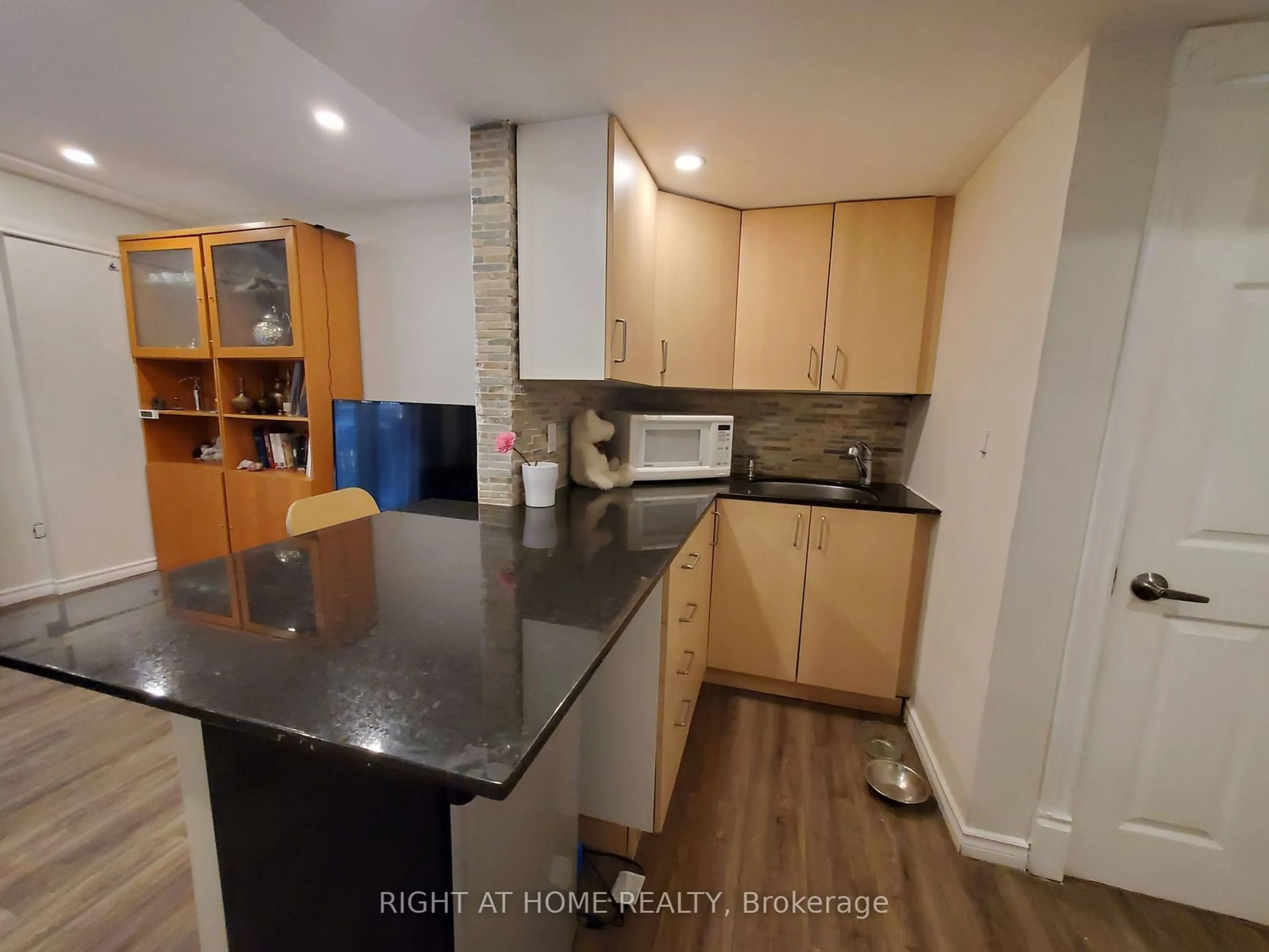 Standard kitchen, unknown for 59 Sassafras Circ, Vaughan Ontario L4J 8M7