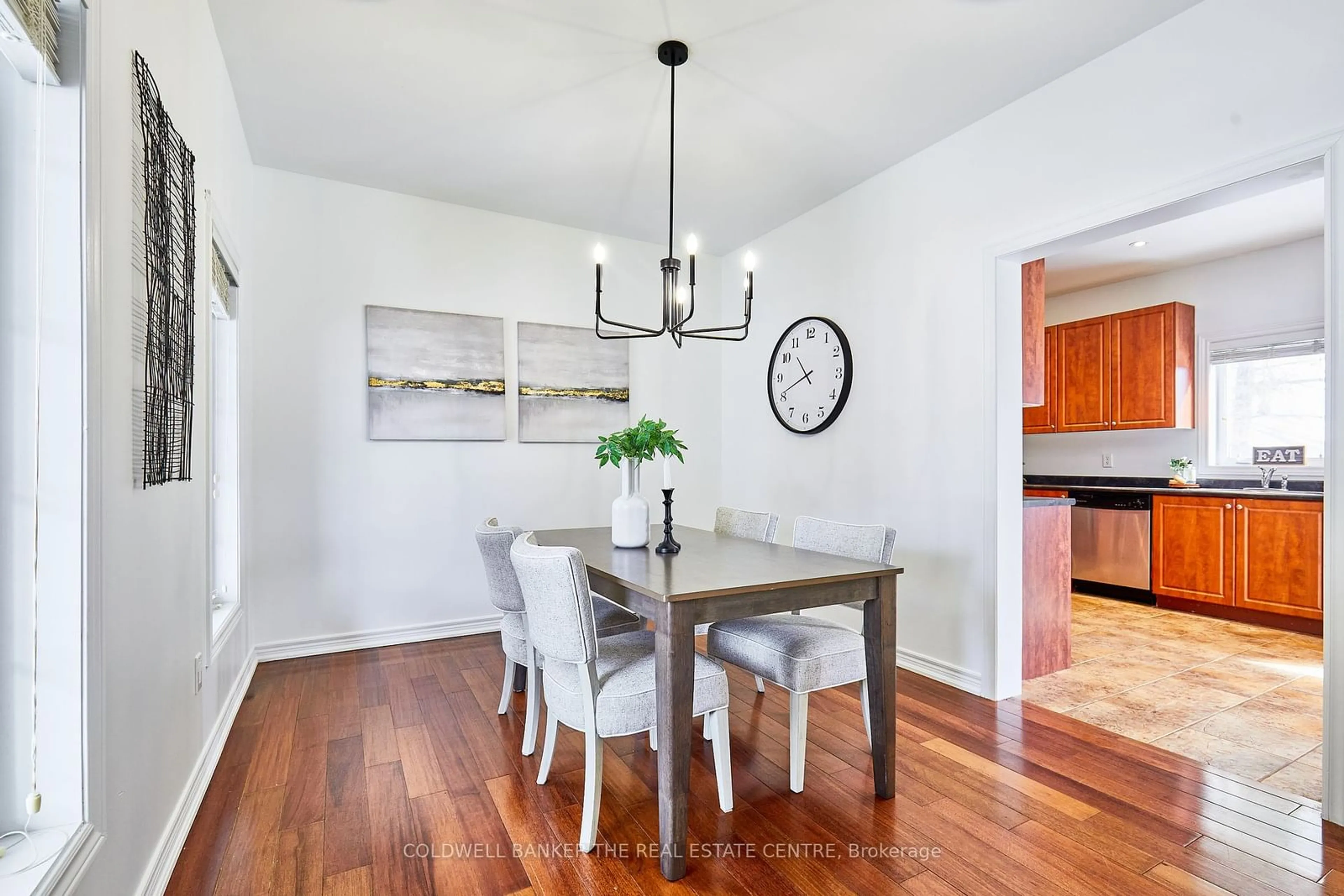 Dining room, wood/laminate floor for 15 Windsor Dr, Whitchurch-Stouffville Ontario L4A 7X3