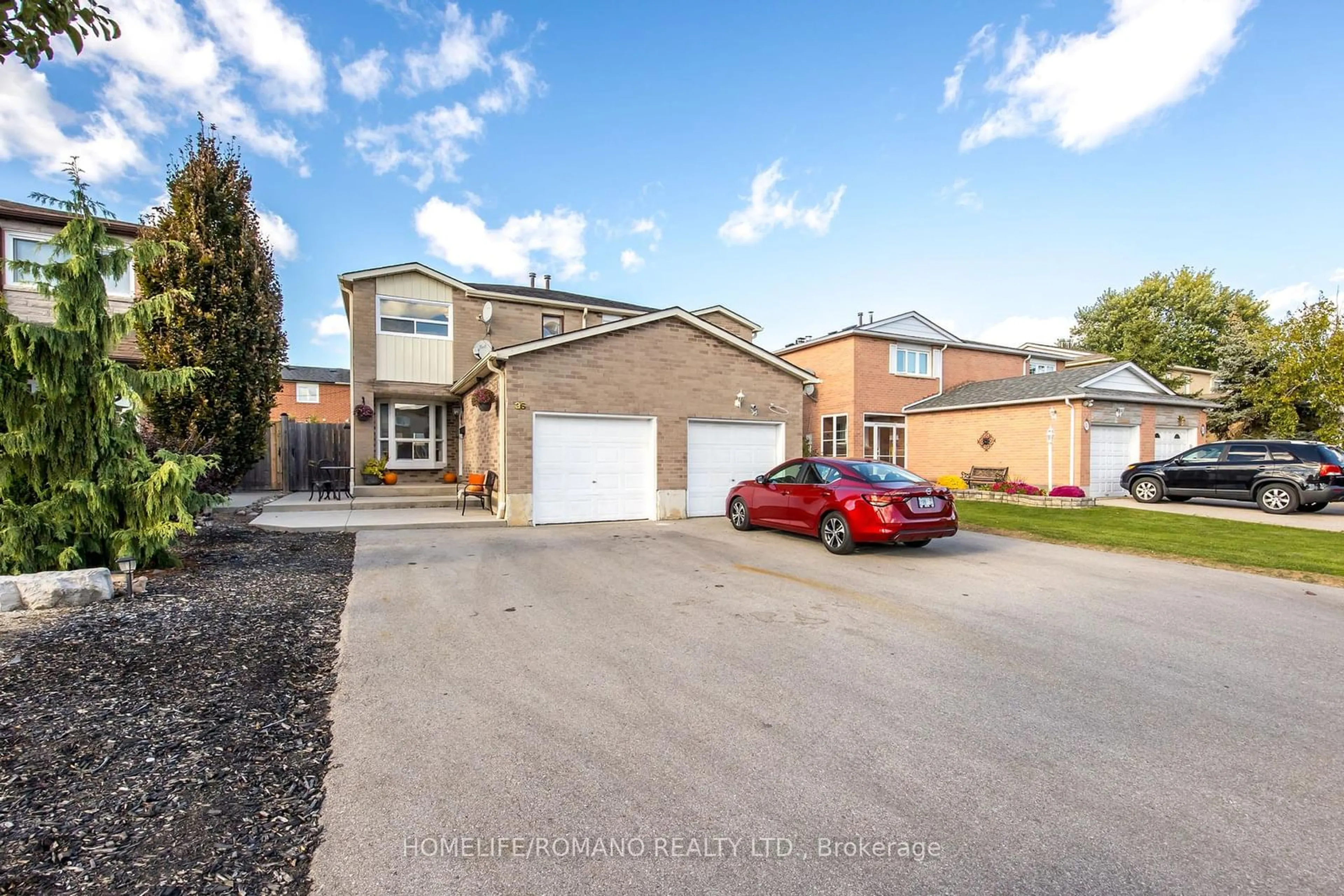 A pic from outside/outdoor area/front of a property/back of a property/a pic from drone, street for 36 BROUGHAM Dr, Vaughan Ontario L4L 3E1