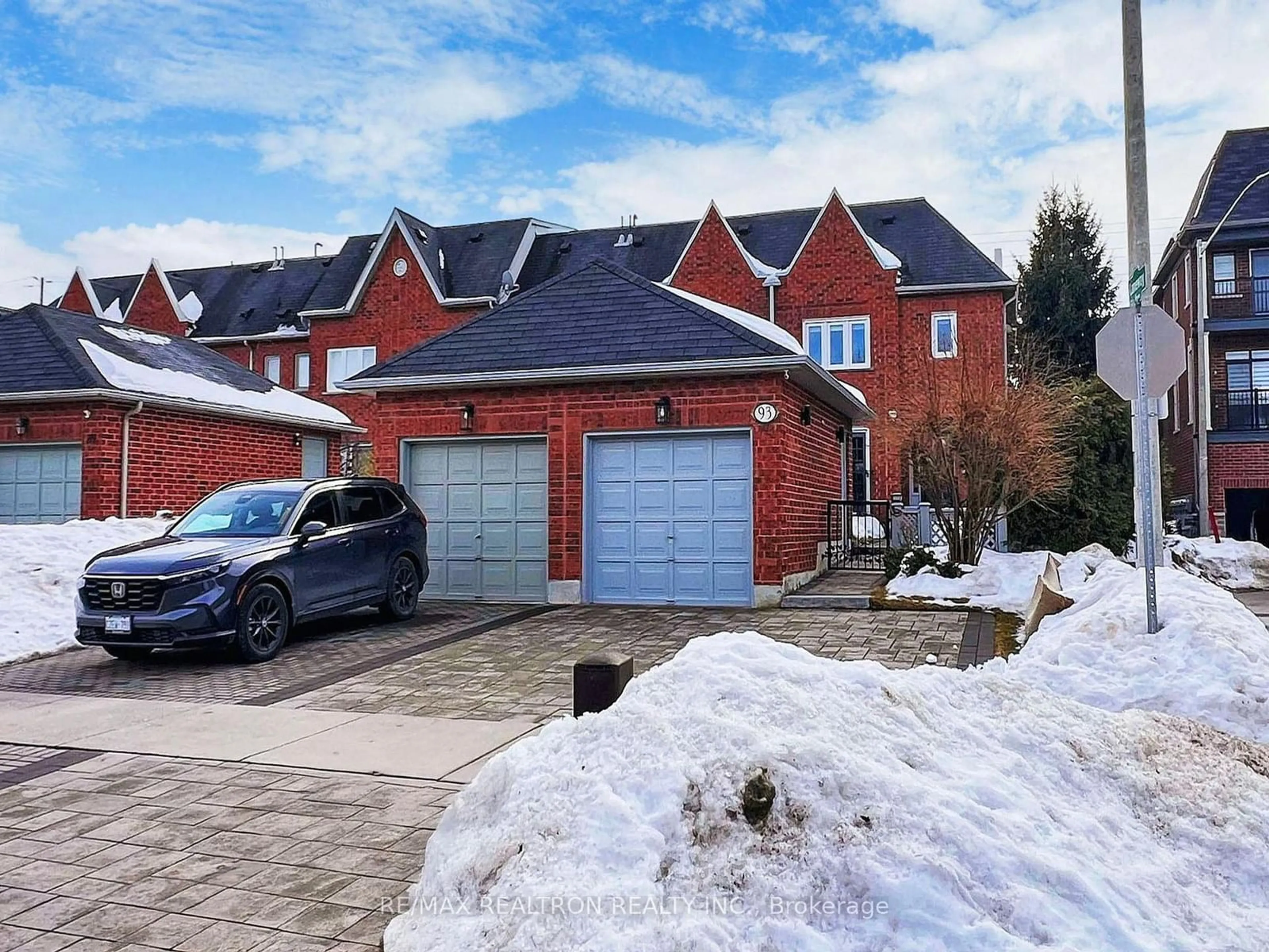 A pic from outside/outdoor area/front of a property/back of a property/a pic from drone, street for 93 Lichfield Rd, Markham Ontario L3R 0W9