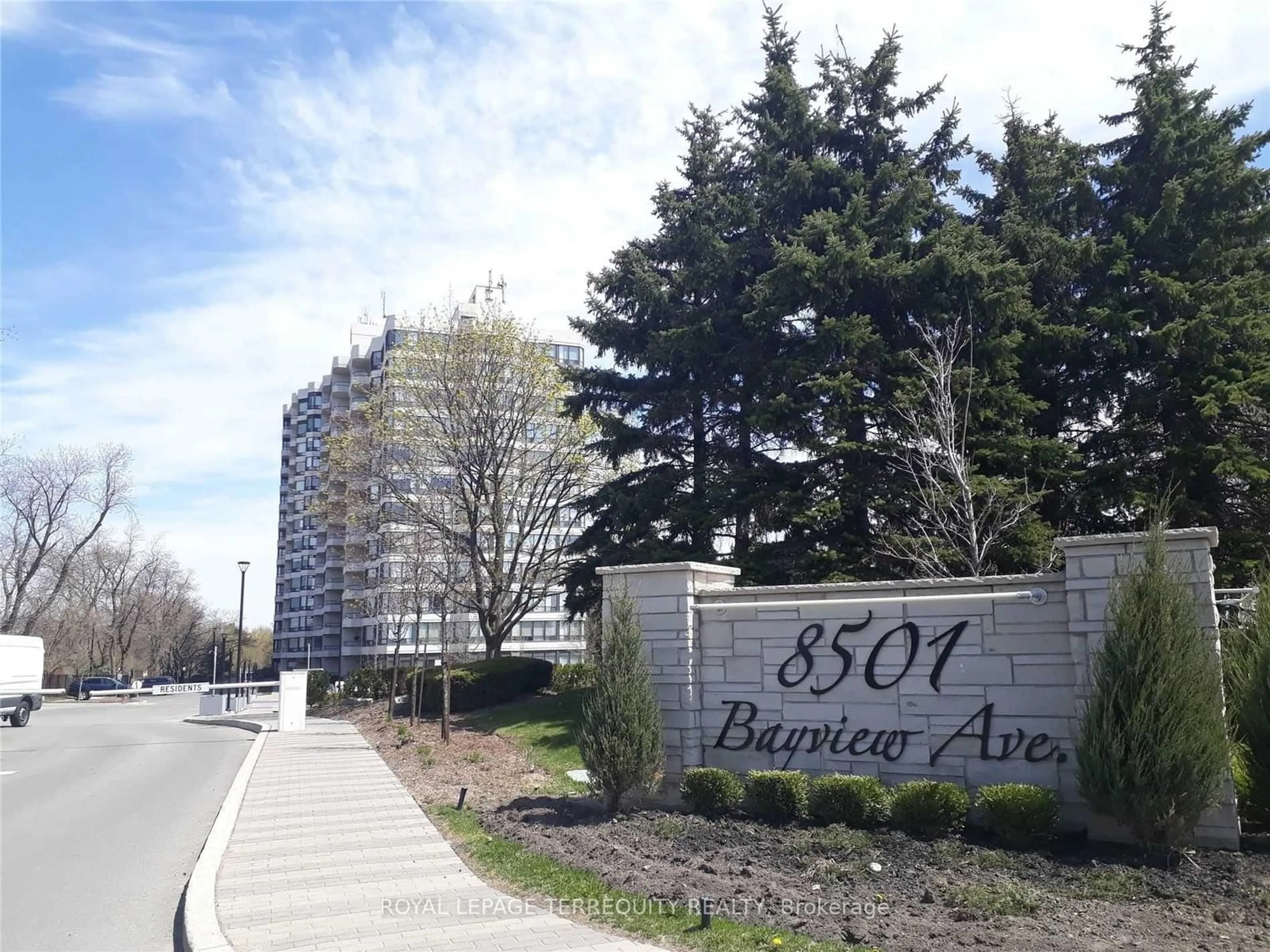 Indoor foyer for 8501 Bayview Ave #408, Richmond Hill Ontario L4B 3J7