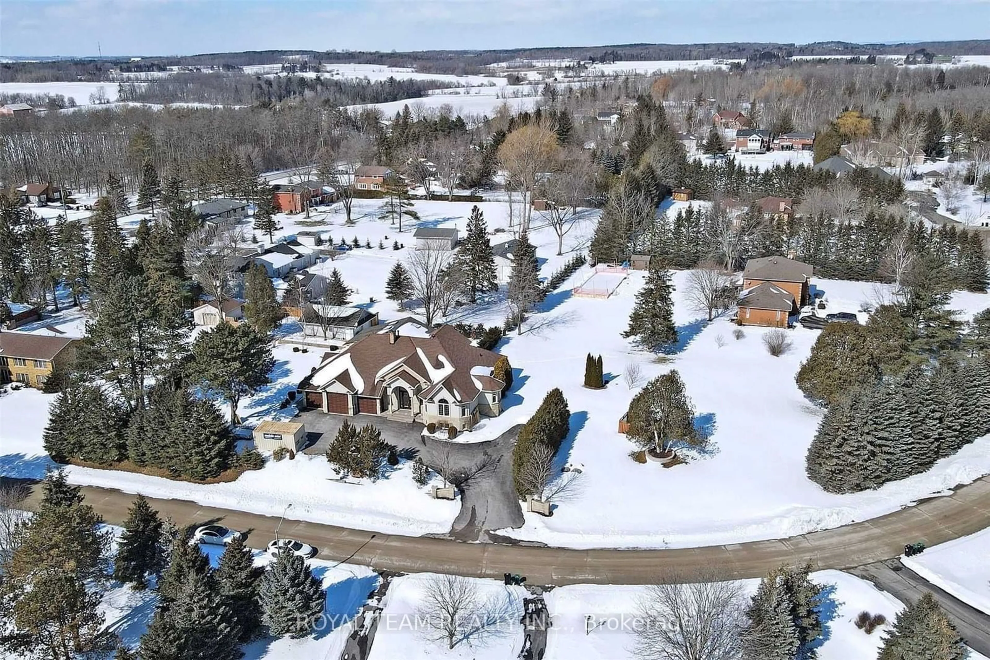 A pic from outside/outdoor area/front of a property/back of a property/a pic from drone, street for 3 Arthur Evans Cres, Bradford West Gwillimbury Ontario L3Z 2A5