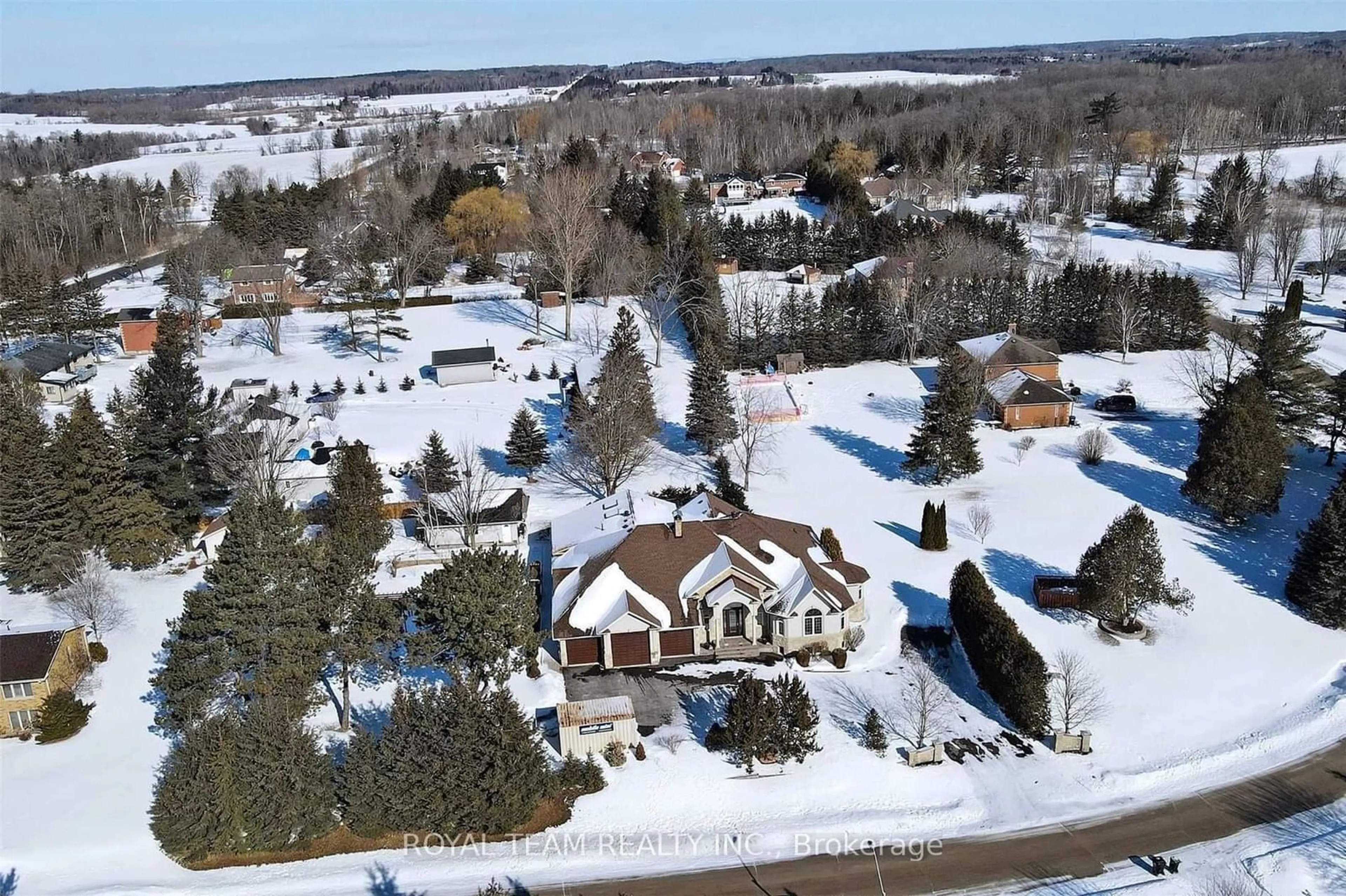 A pic from outside/outdoor area/front of a property/back of a property/a pic from drone, street for 3 Arthur Evans Cres, Bradford West Gwillimbury Ontario L3Z 2A5