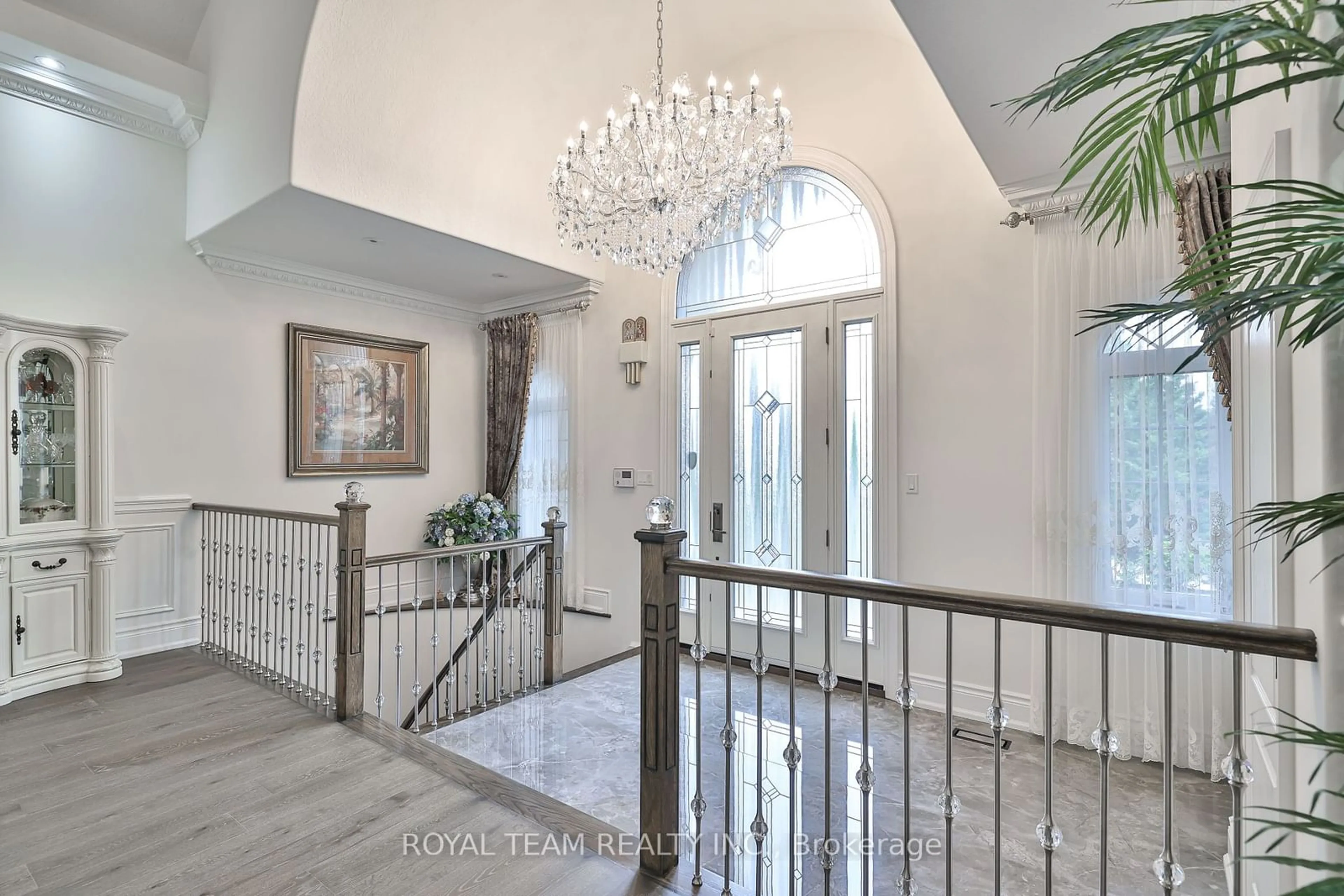 Indoor foyer for 3 Arthur Evans Cres, Bradford West Gwillimbury Ontario L3Z 2A5