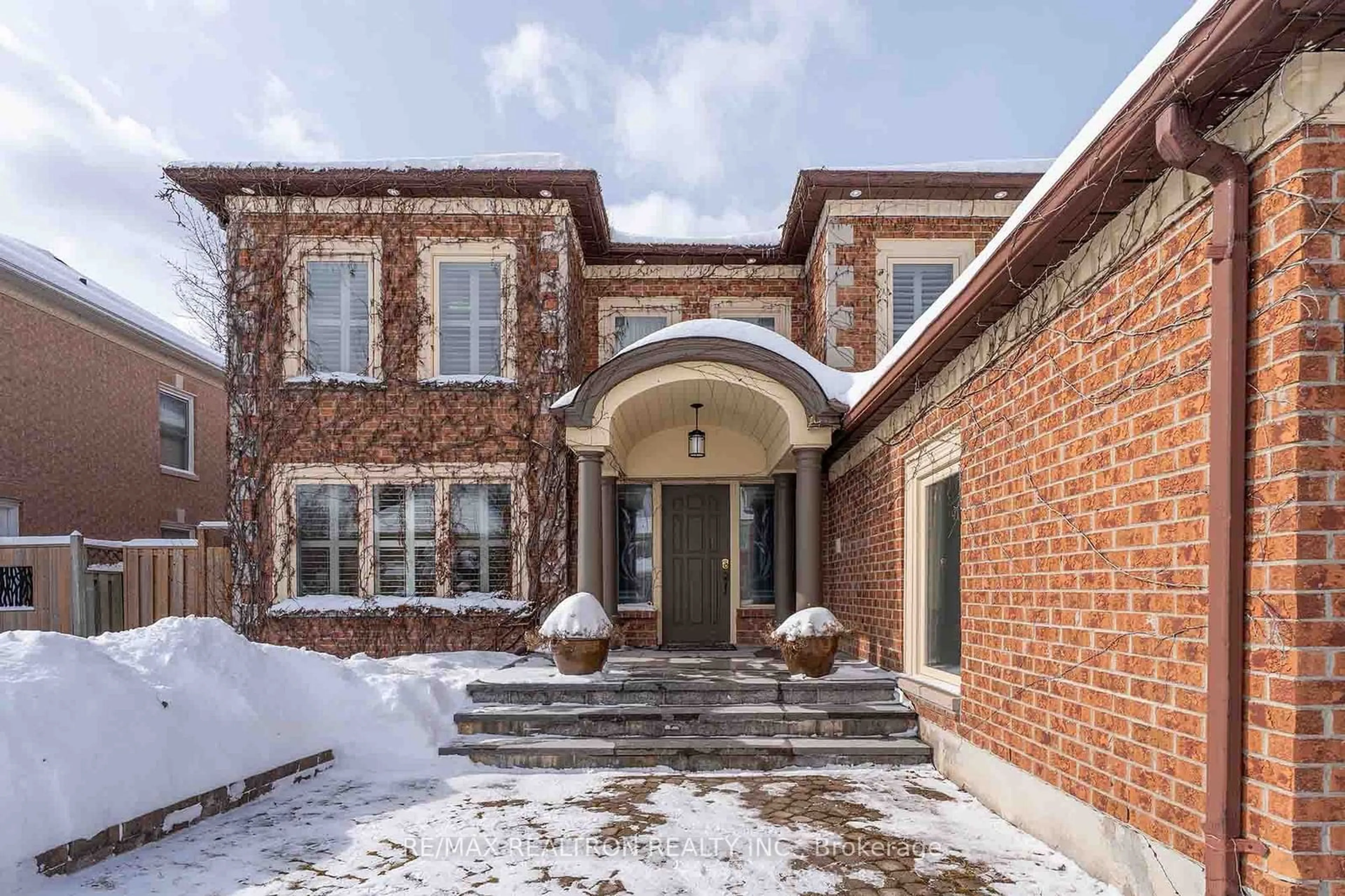 Home with brick exterior material, street for 95 Baynards Lane, Richmond Hill Ontario L4C 9B9