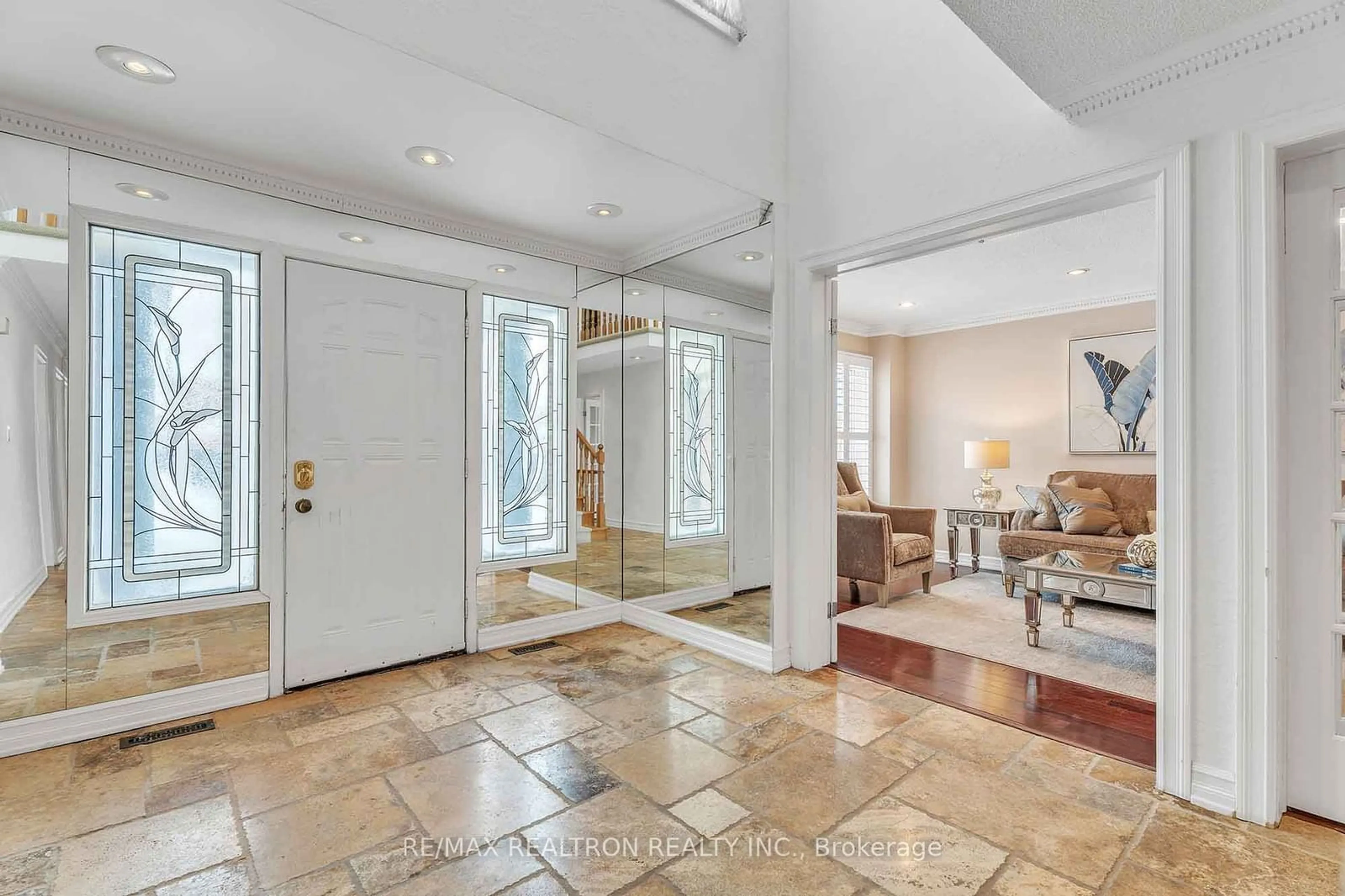 Indoor foyer for 95 Baynards Lane, Richmond Hill Ontario L4C 9B9