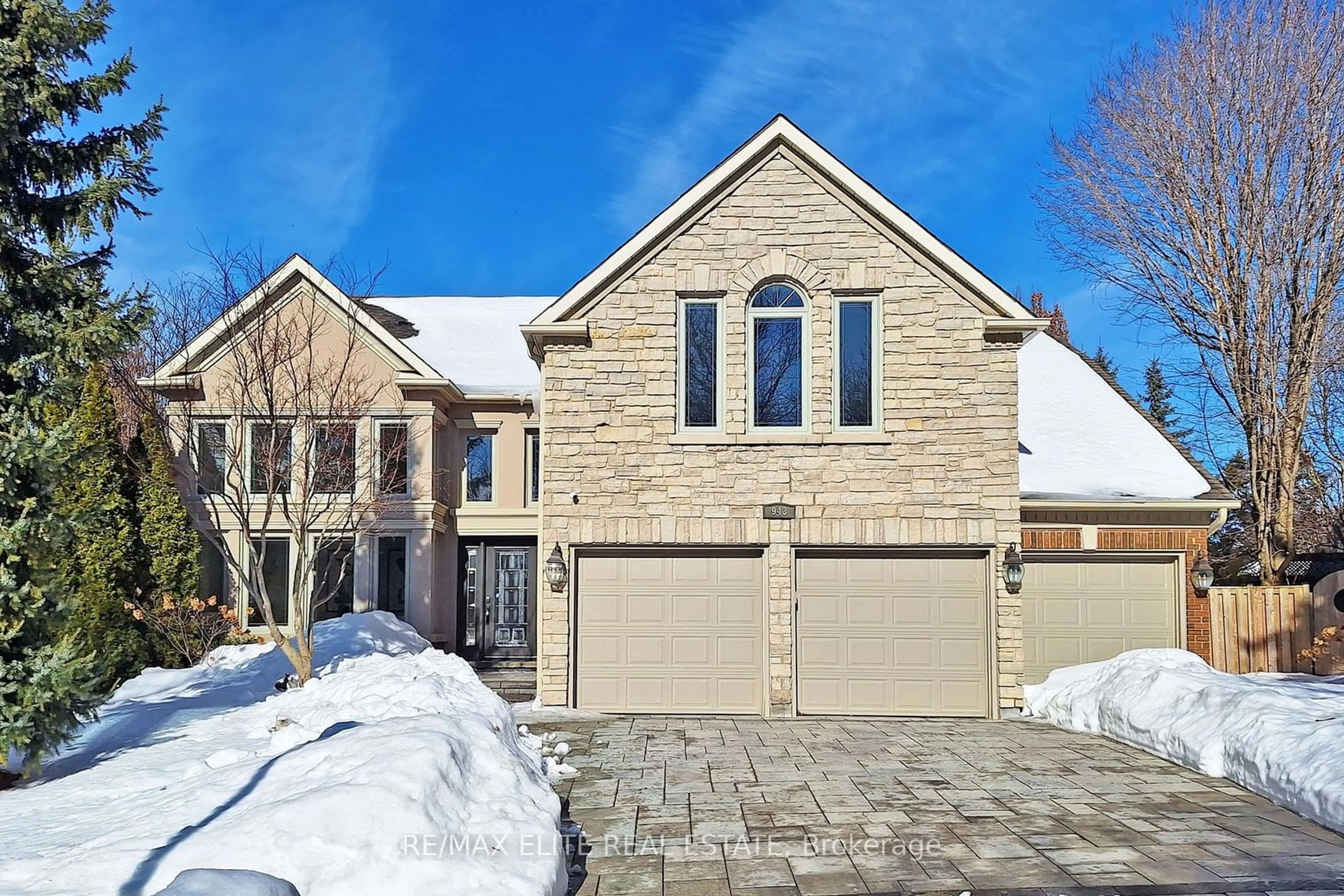 Home with brick exterior material, street for 943 Portminster Crt, Newmarket Ontario L3X 1L8