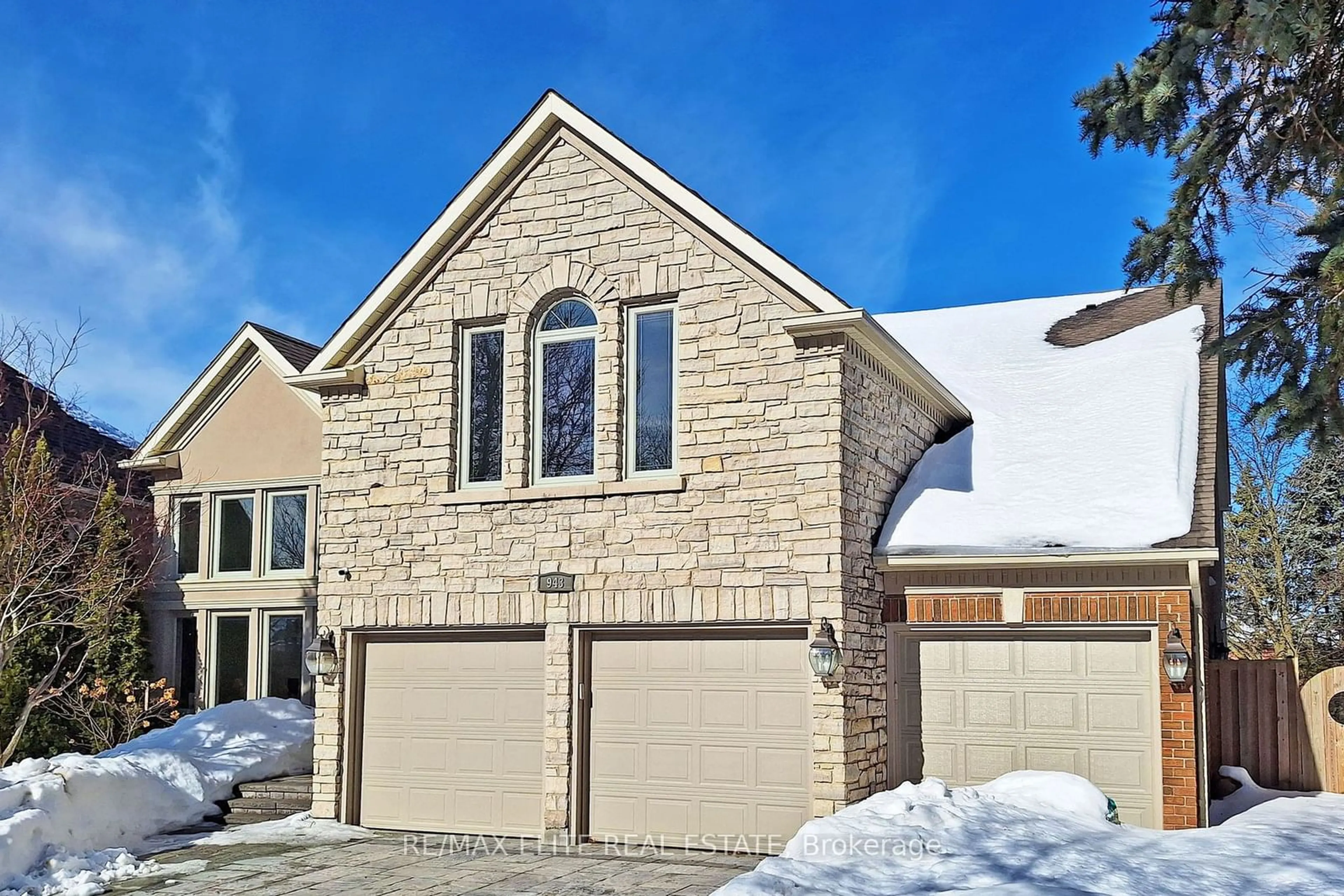 Home with brick exterior material, street for 943 Portminster Crt, Newmarket Ontario L3X 1L8