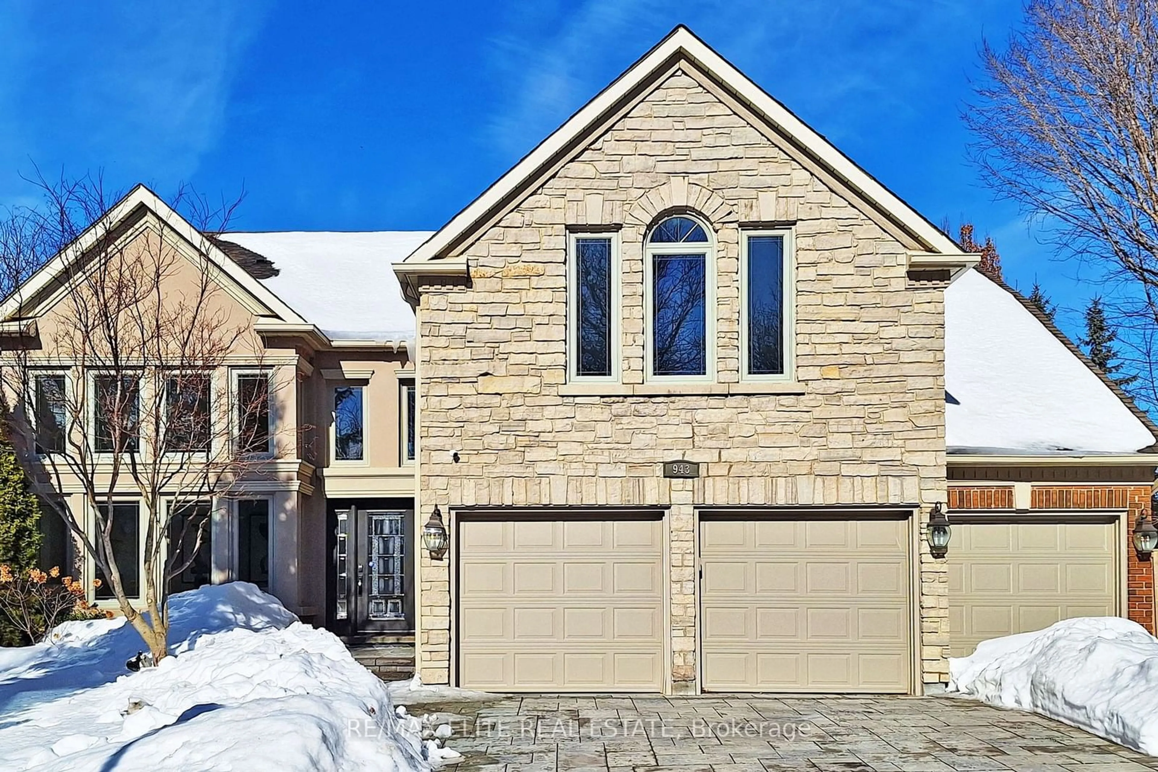 Home with brick exterior material, street for 943 Portminster Crt, Newmarket Ontario L3X 1L8