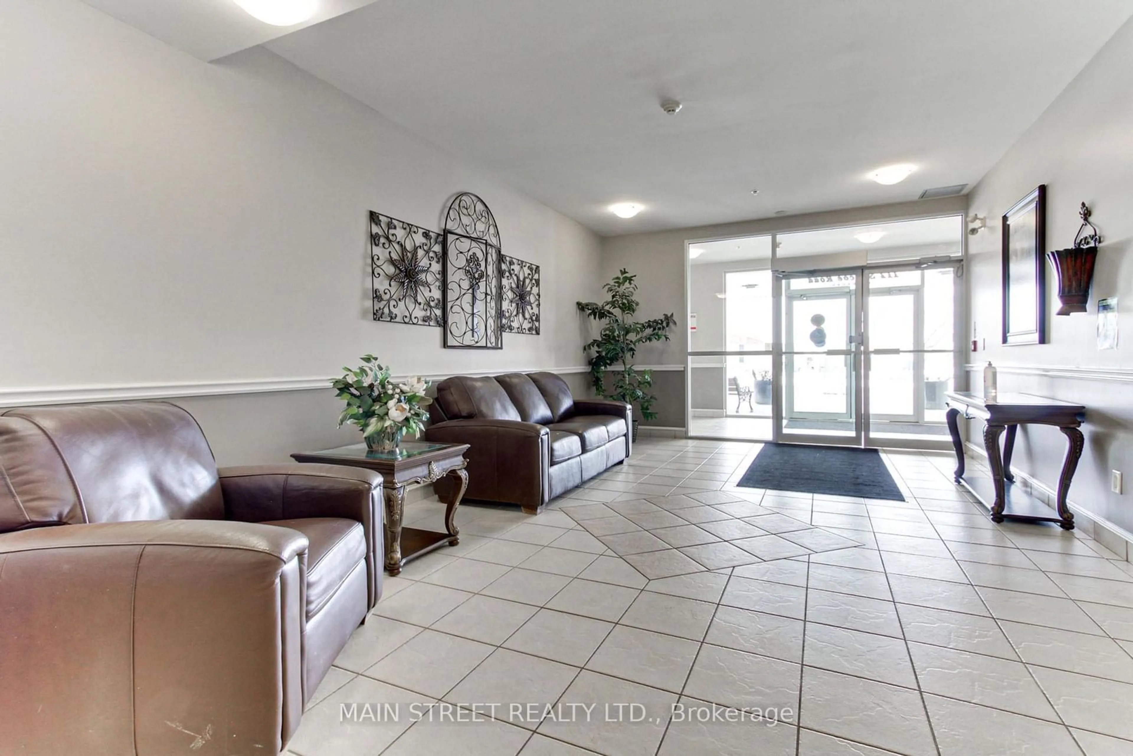 Indoor foyer for 112 SIMCOE Rd #405, Bradford West Gwillimbury Ontario L3Z 1Y2