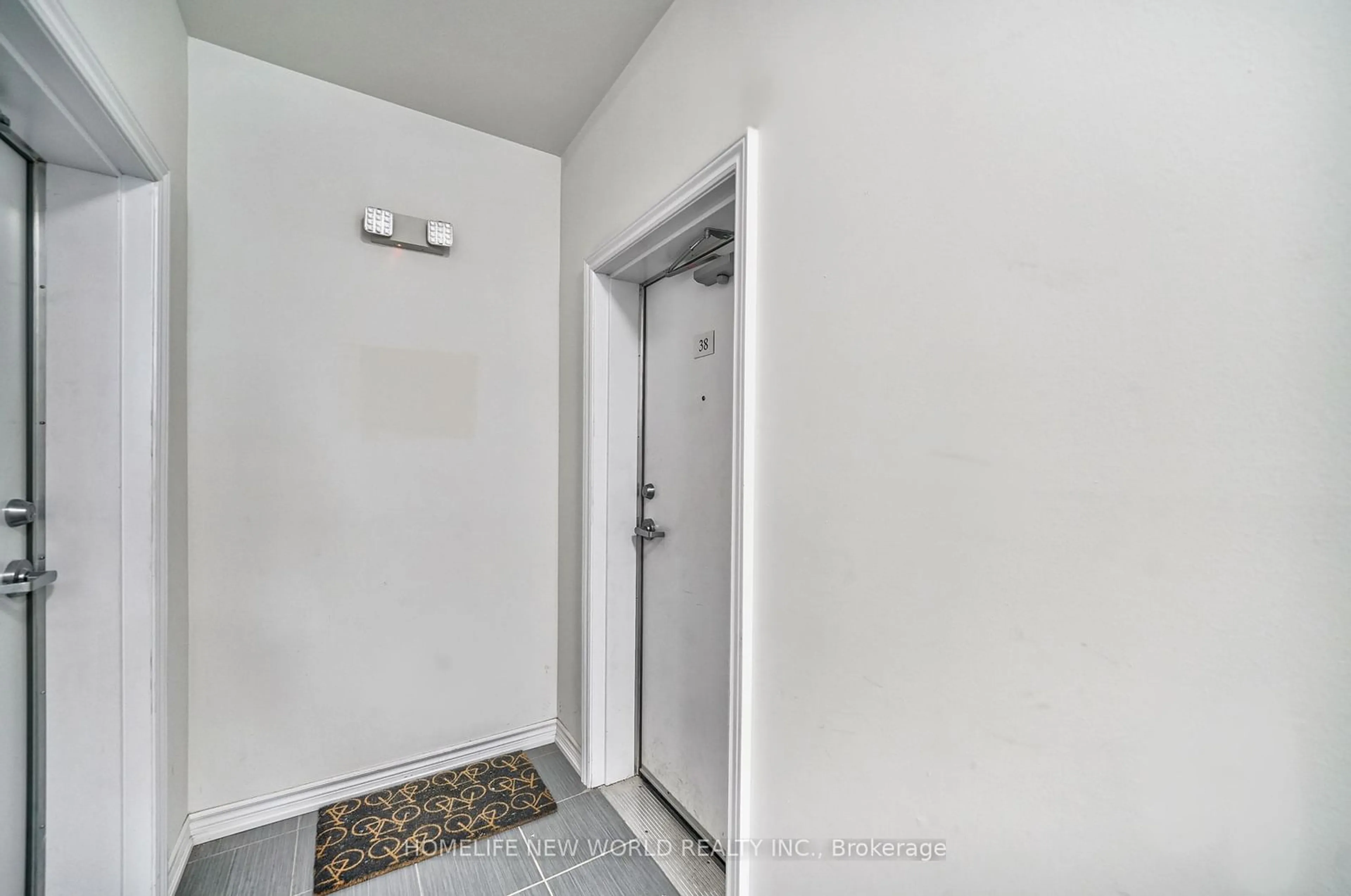 Indoor entryway for 181 Parktree Dr #38, Vaughan Ontario L6A 5B1