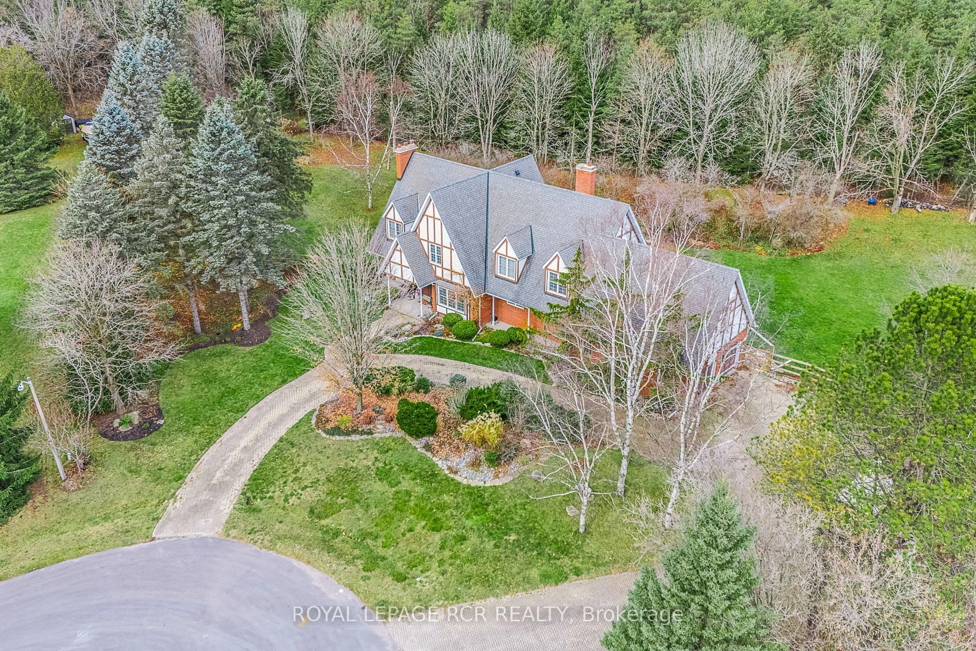 A pic from outside/outdoor area/front of a property/back of a property/a pic from drone, forest/trees view for 23 Forfardale Rd, Whitchurch-Stouffville Ontario L4A 7X3