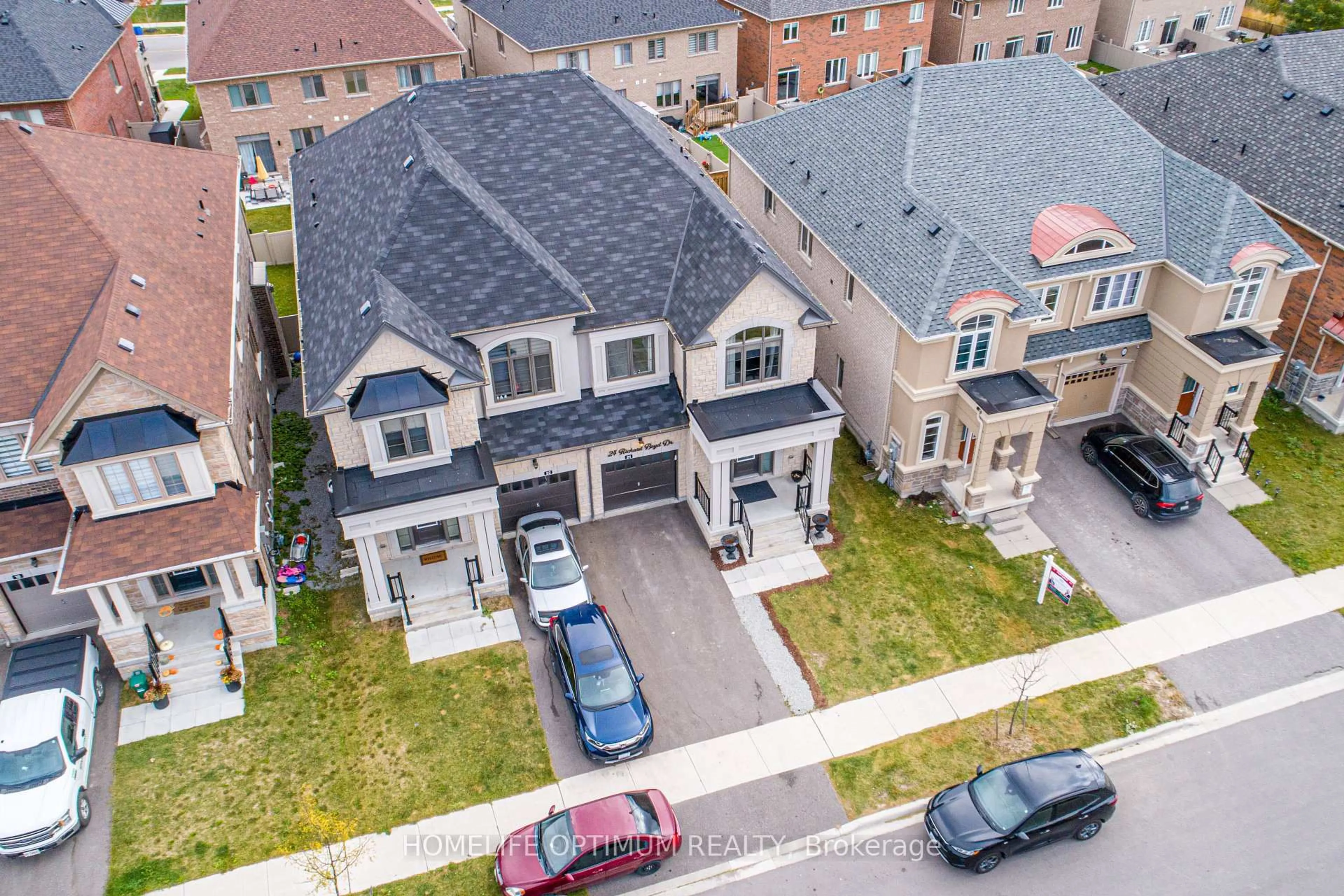 A pic from outside/outdoor area/front of a property/back of a property/a pic from drone, street for 24 Richard Boyd Dr, East Gwillimbury Ontario L9N 0S6