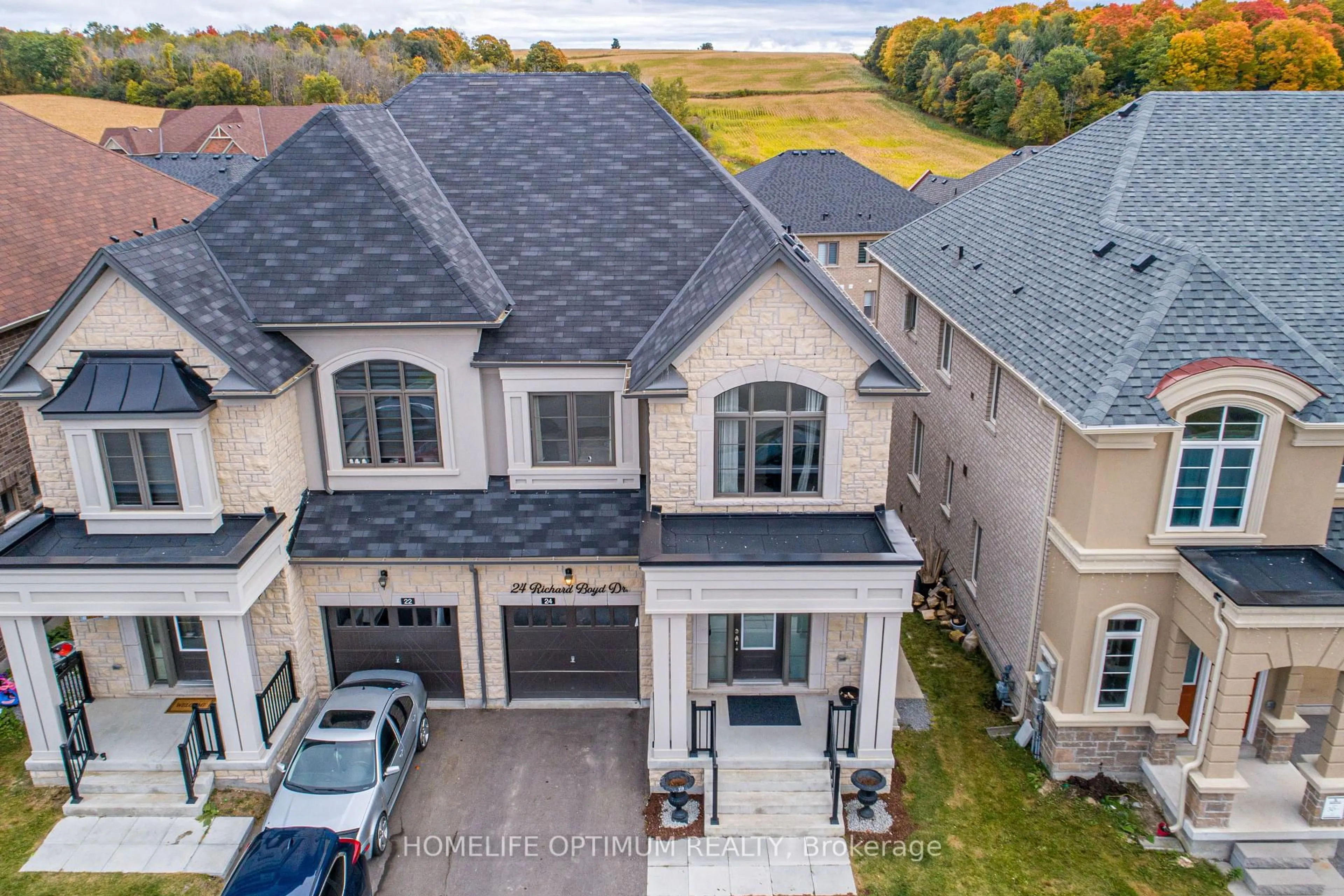 A pic from outside/outdoor area/front of a property/back of a property/a pic from drone, unknown for 24 Richard Boyd Dr, East Gwillimbury Ontario L9N 0S6