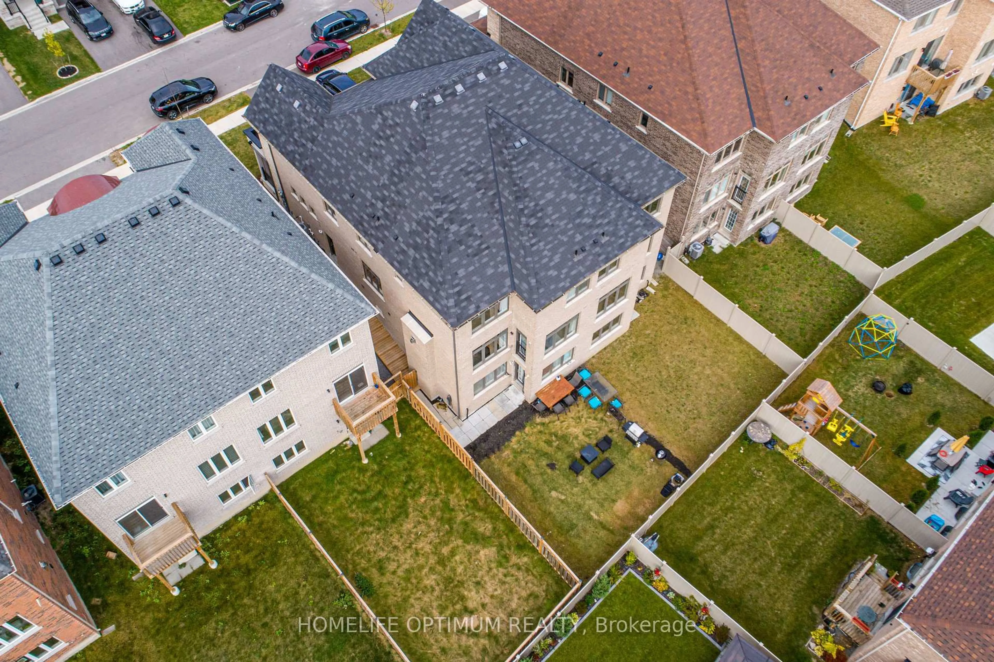 A pic from outside/outdoor area/front of a property/back of a property/a pic from drone, unknown for 24 Richard Boyd Dr, East Gwillimbury Ontario L9N 0S6