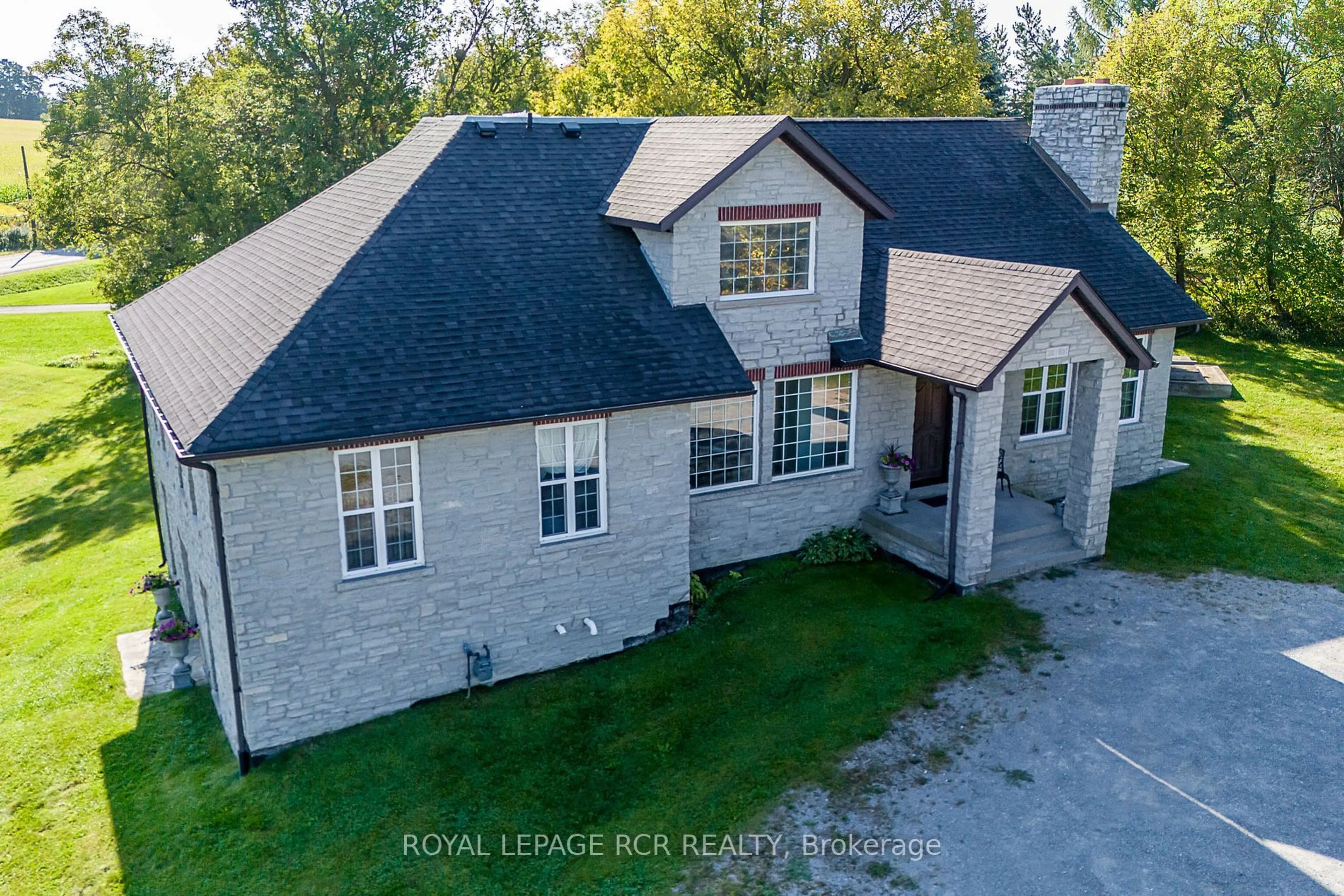 A pic from outside/outdoor area/front of a property/back of a property/a pic from drone, building for 3810 Front St, Uxbridge Ontario L0C 1A0