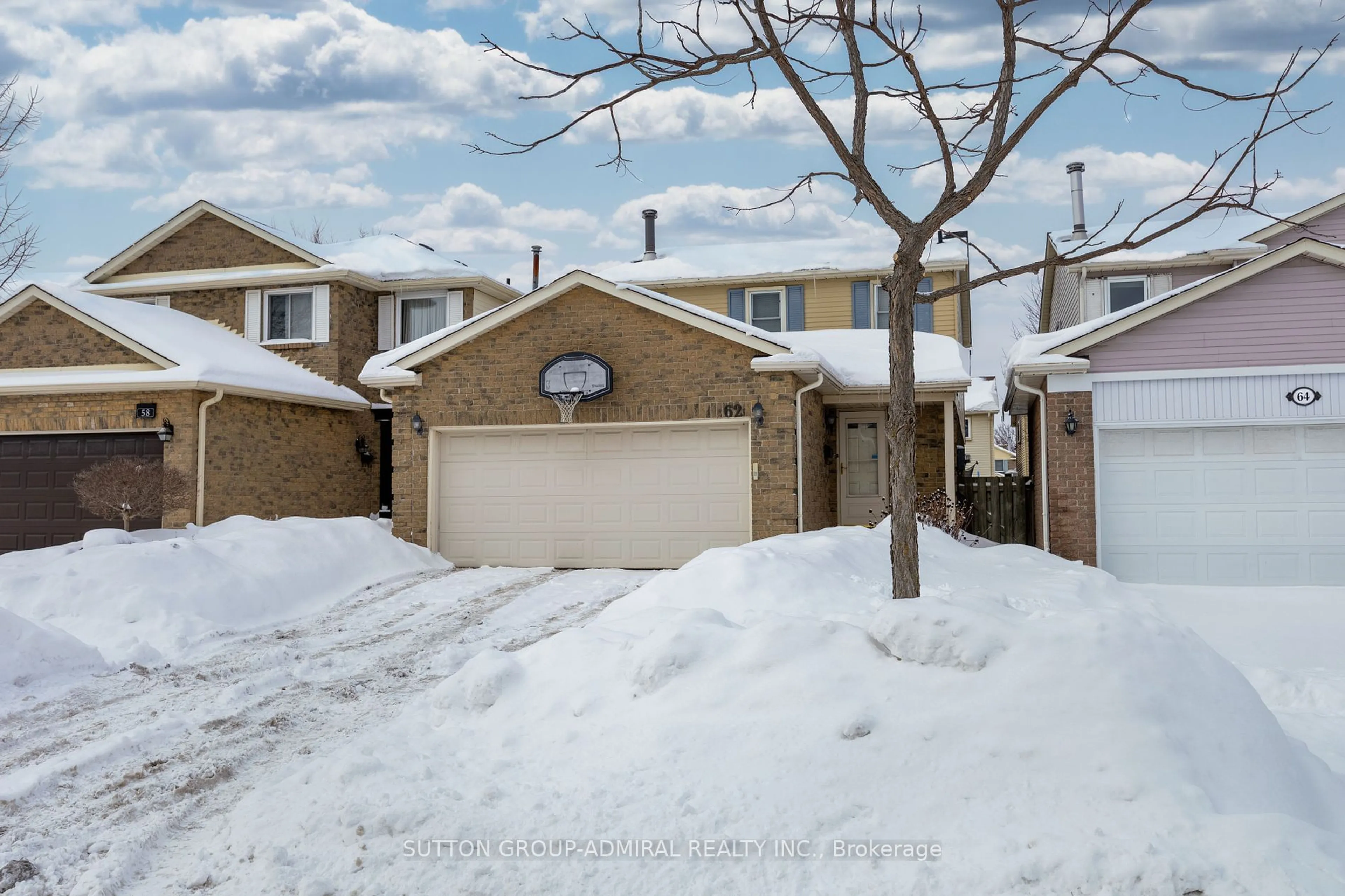 A pic from outside/outdoor area/front of a property/back of a property/a pic from drone, street for 62 Lisa Cres, Vaughan Ontario L4J 2N3