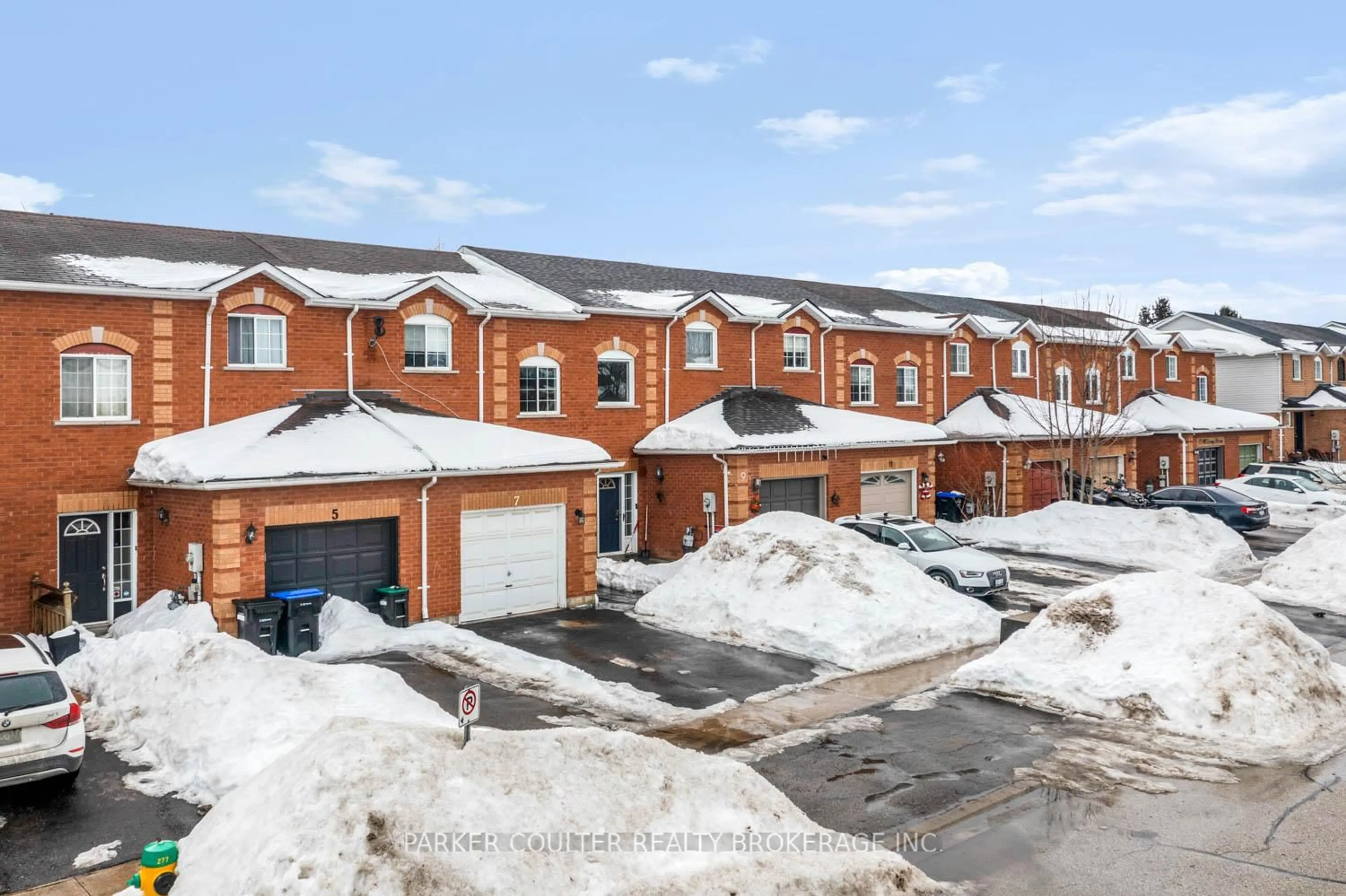 A pic from outside/outdoor area/front of a property/back of a property/a pic from drone, street for 7 O' Leary Crt, New Tecumseth Ontario L0G 1W0