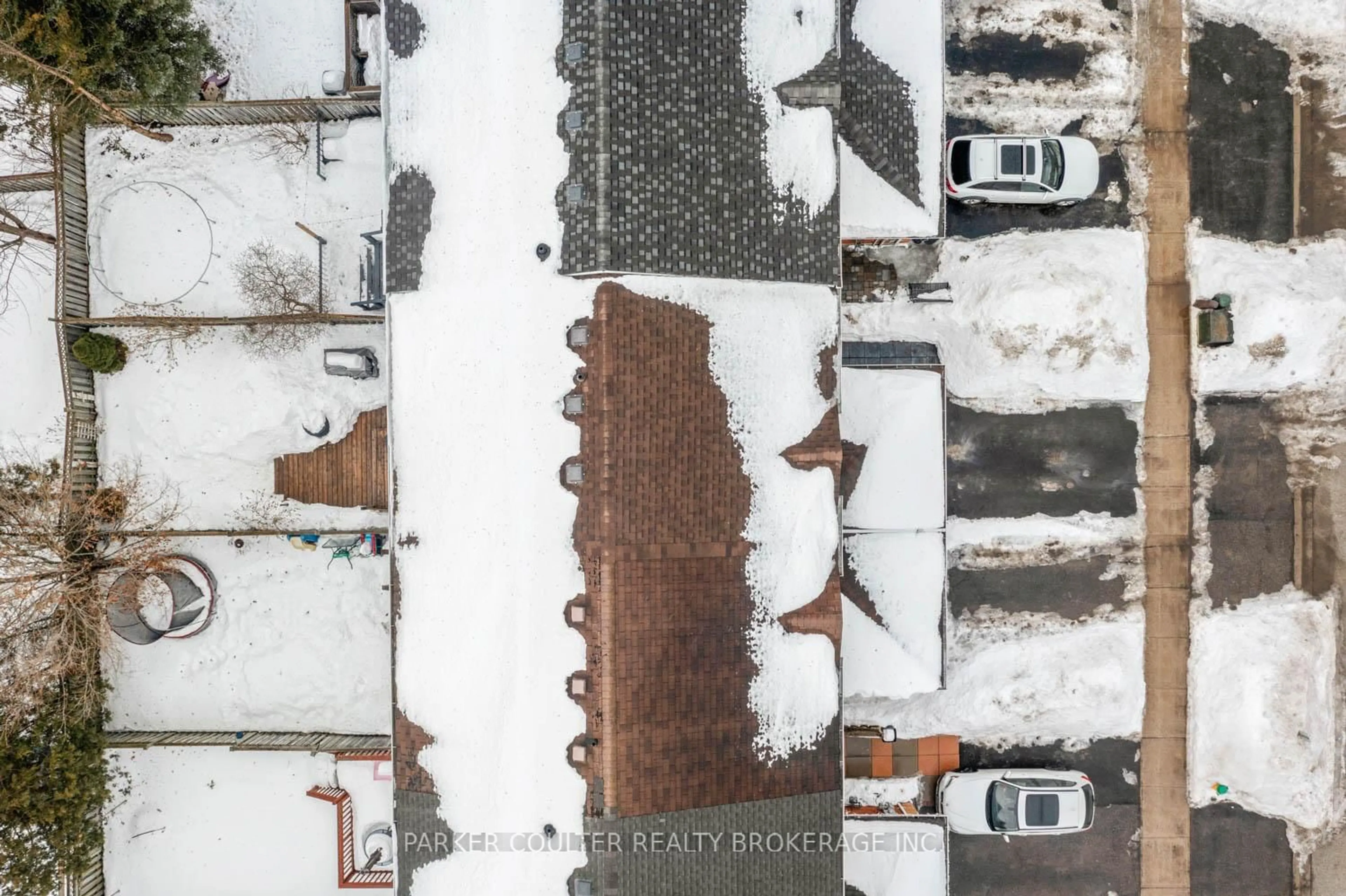 A pic from outside/outdoor area/front of a property/back of a property/a pic from drone, street for 7 O' Leary Crt, New Tecumseth Ontario L0G 1W0