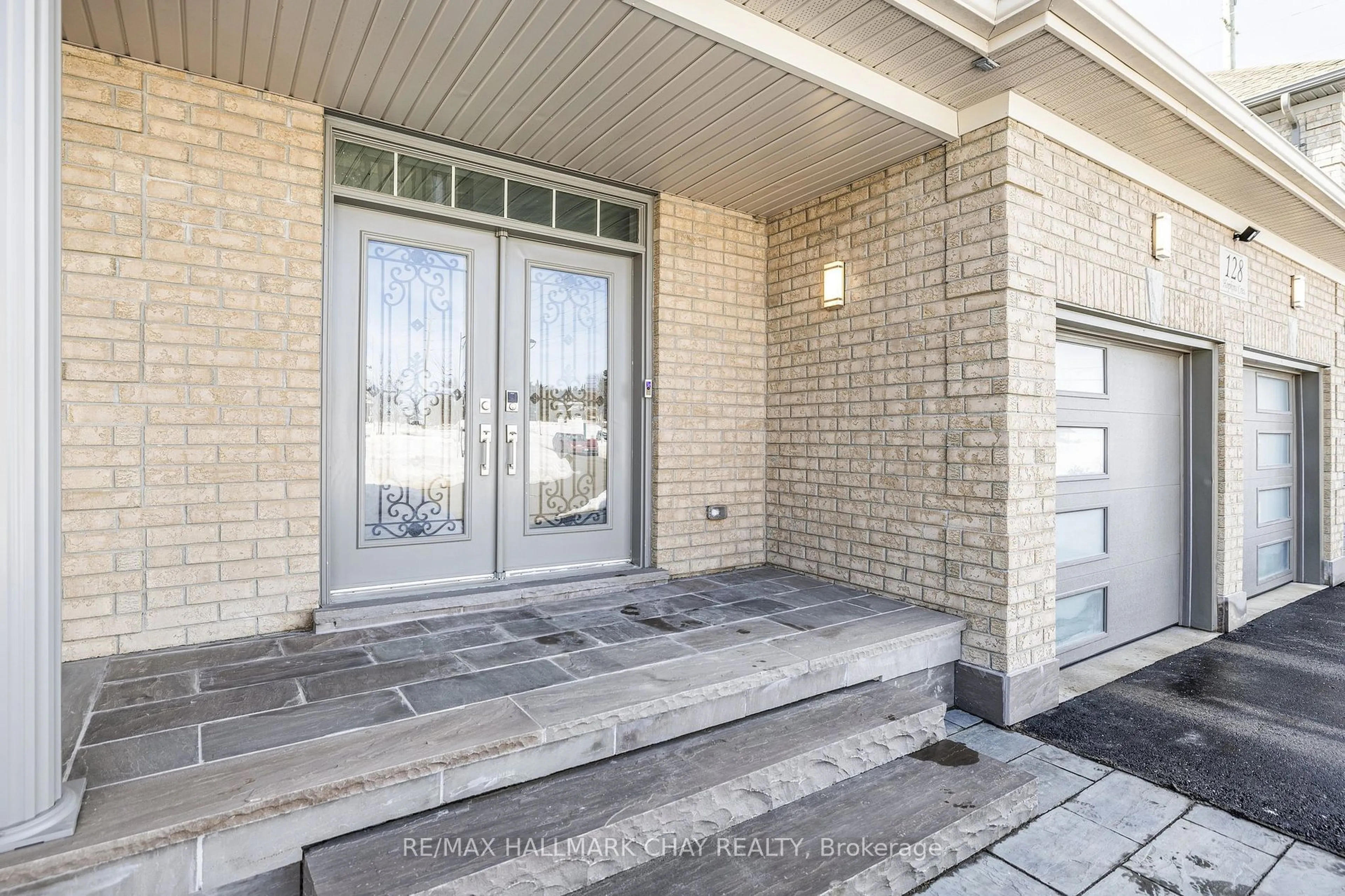 Indoor entryway for 128 Hopkins Cres, Bradford West Gwillimbury Ontario L3Z 0R7