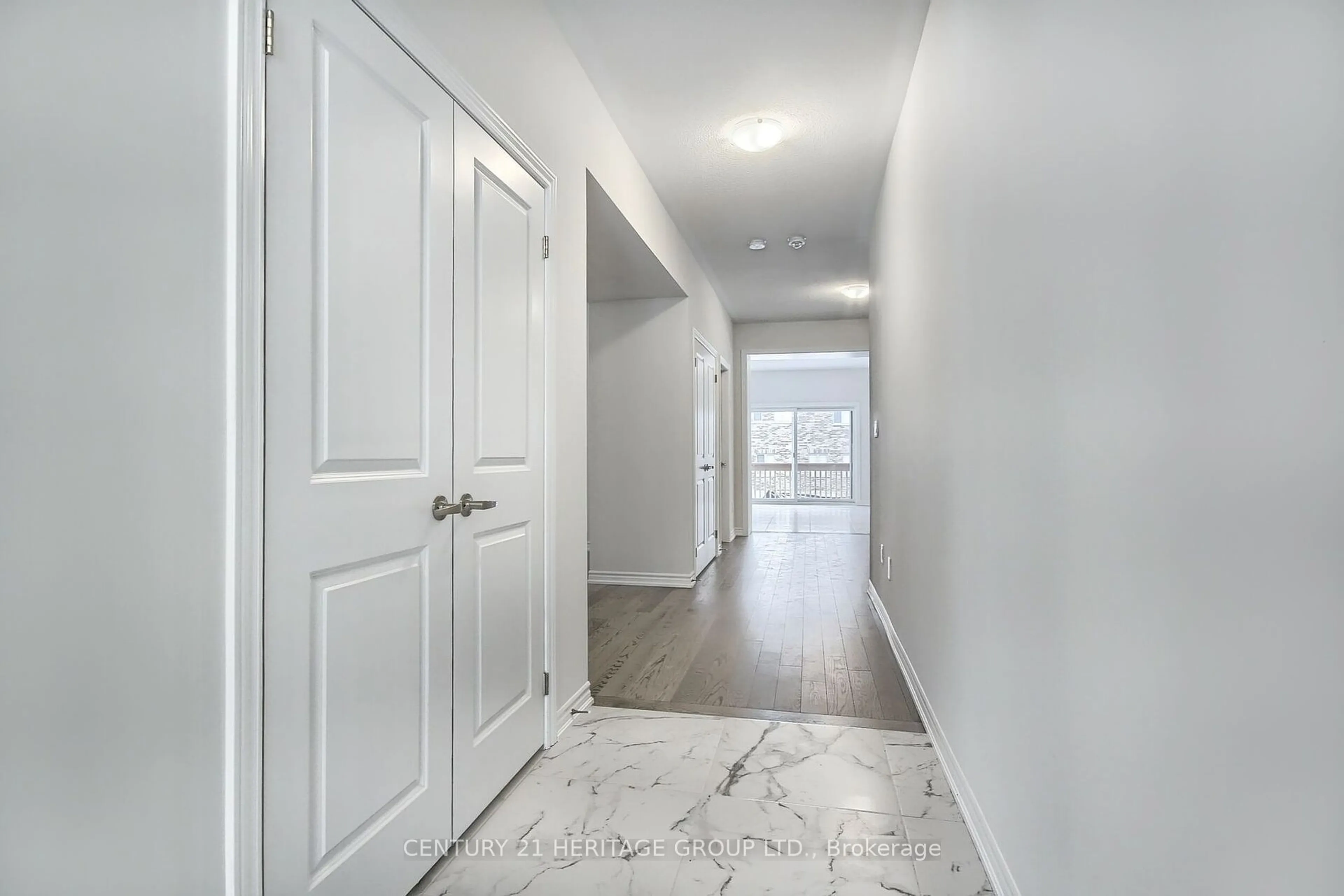 Indoor entryway for 1623 Corsal Crt, Innisfil Ontario L9S 0P8