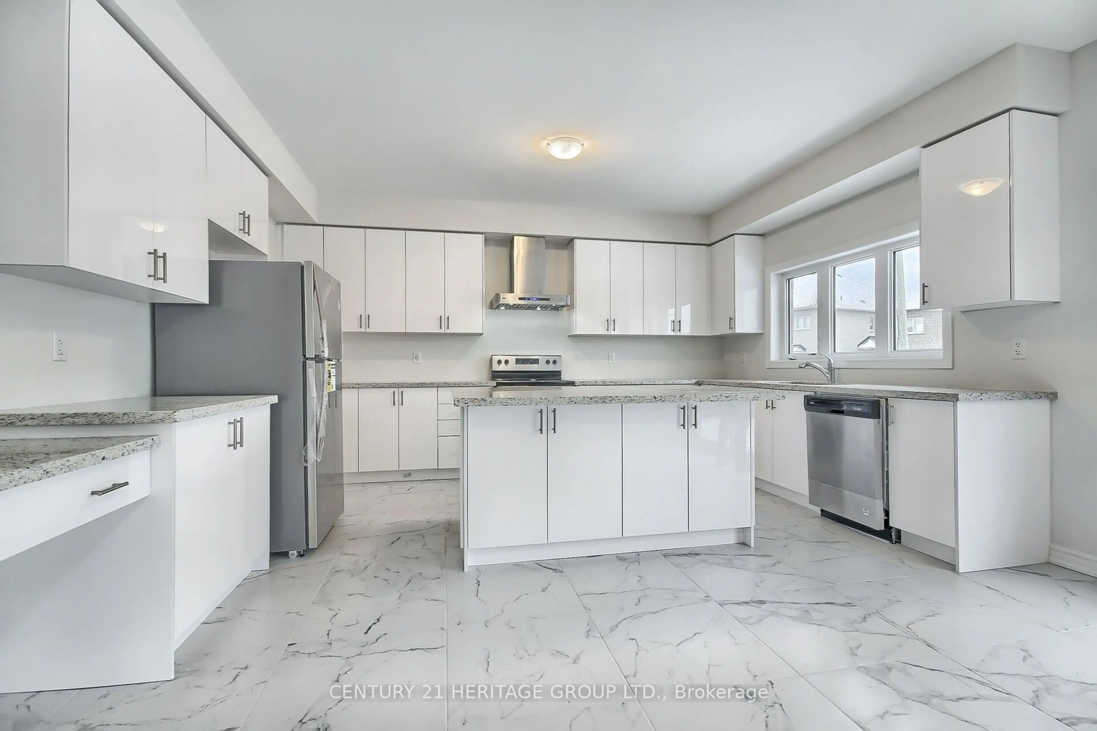 Open concept kitchen, ceramic/tile floor for 1623 Corsal Crt, Innisfil Ontario L9S 0P8