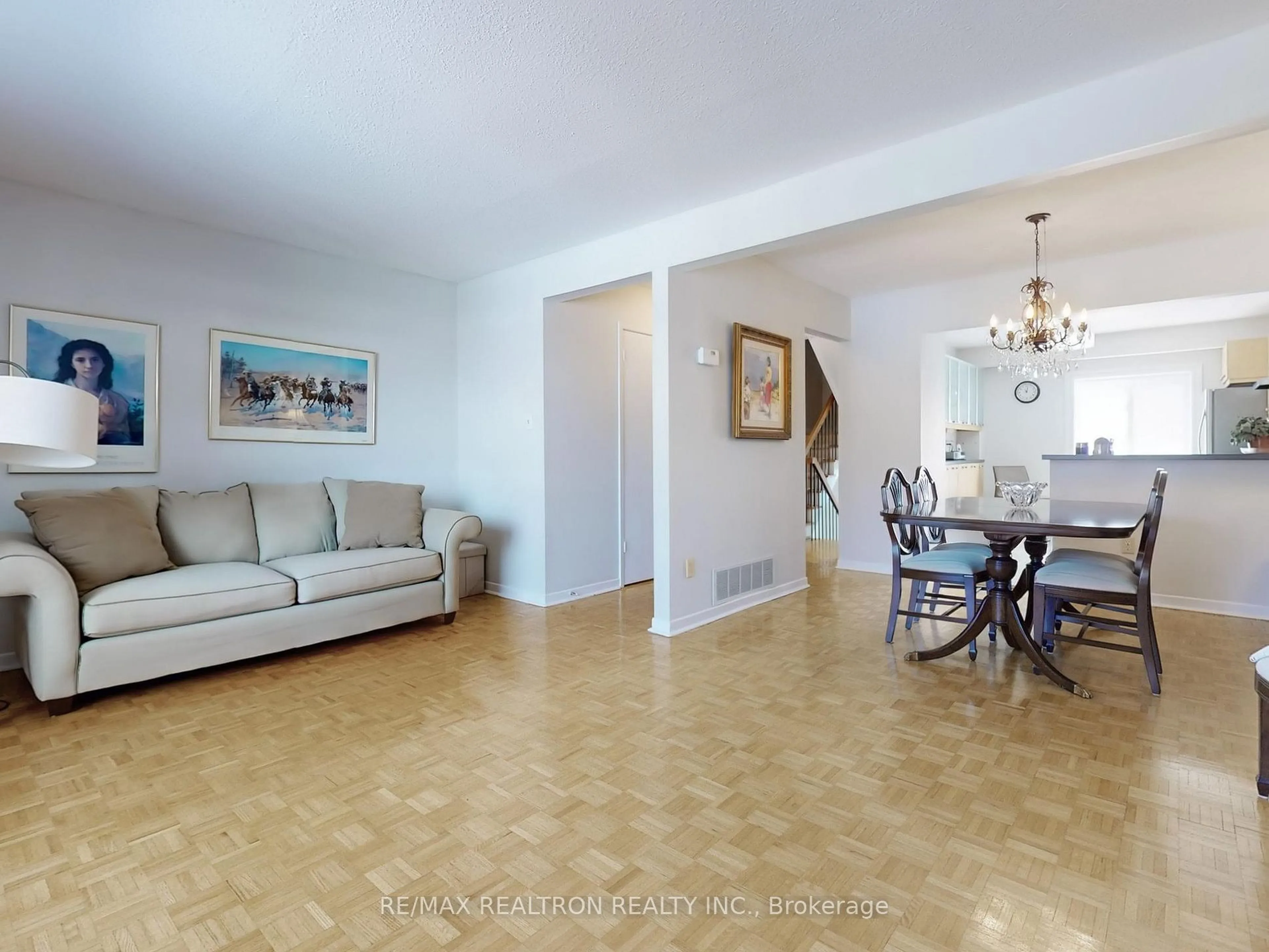 Living room with furniture, unknown for 40 Castle Rock Dr #37, Richmond Hill Ontario L4C 5H5