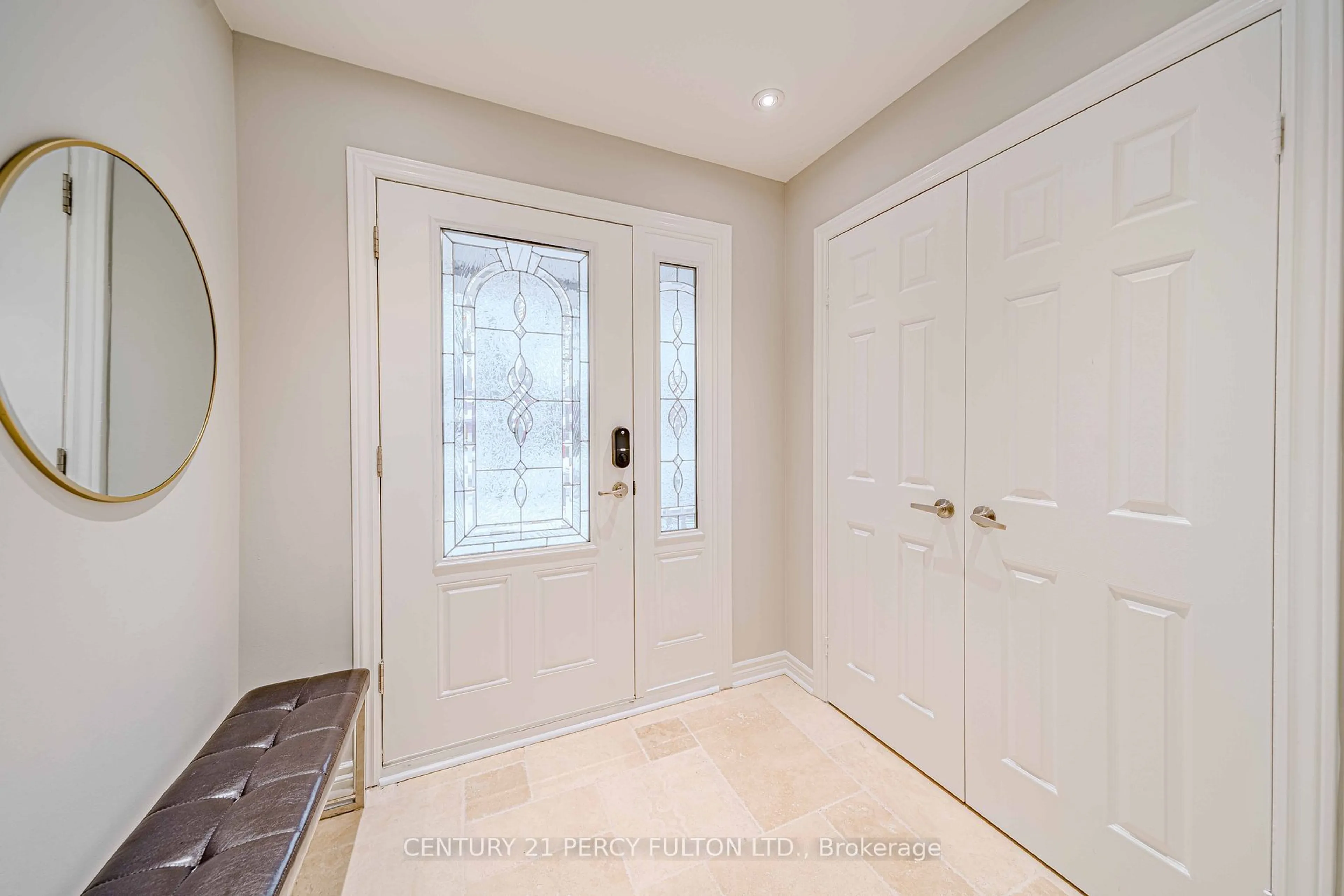 Indoor entryway for 16 Muster Crt, Markham Ontario L3R 9G4