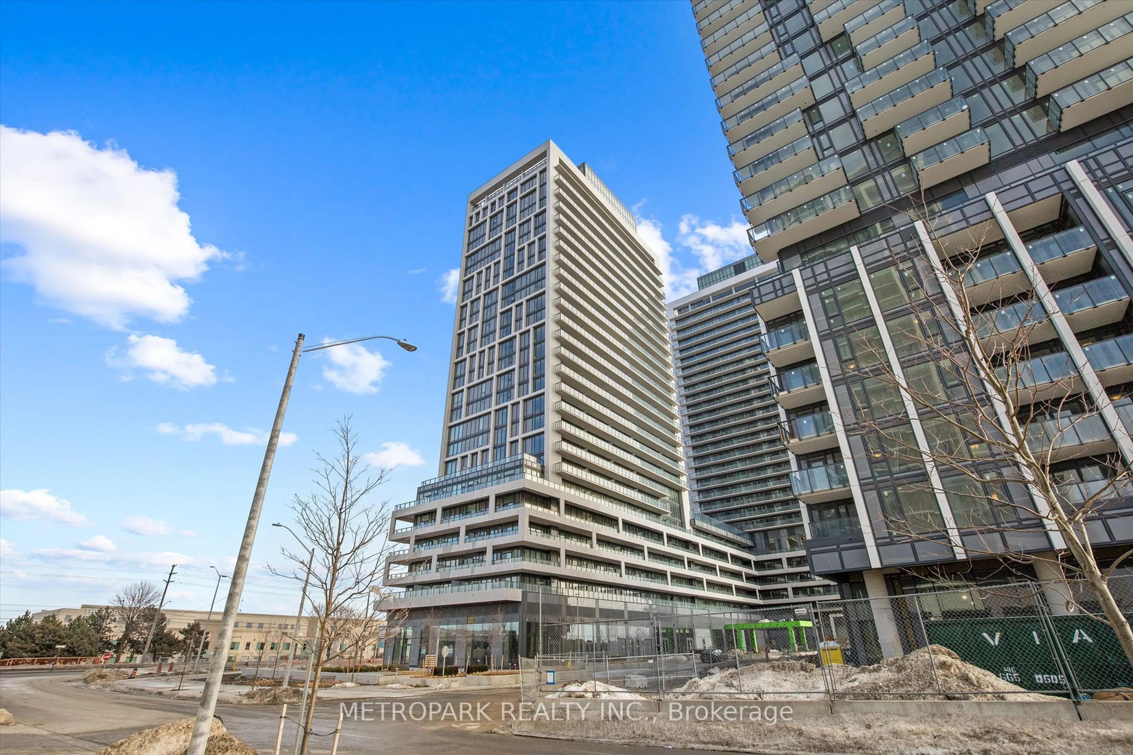 Patio, building for 8960 Jane St #709, Vaughan Ontario L4K 2M9