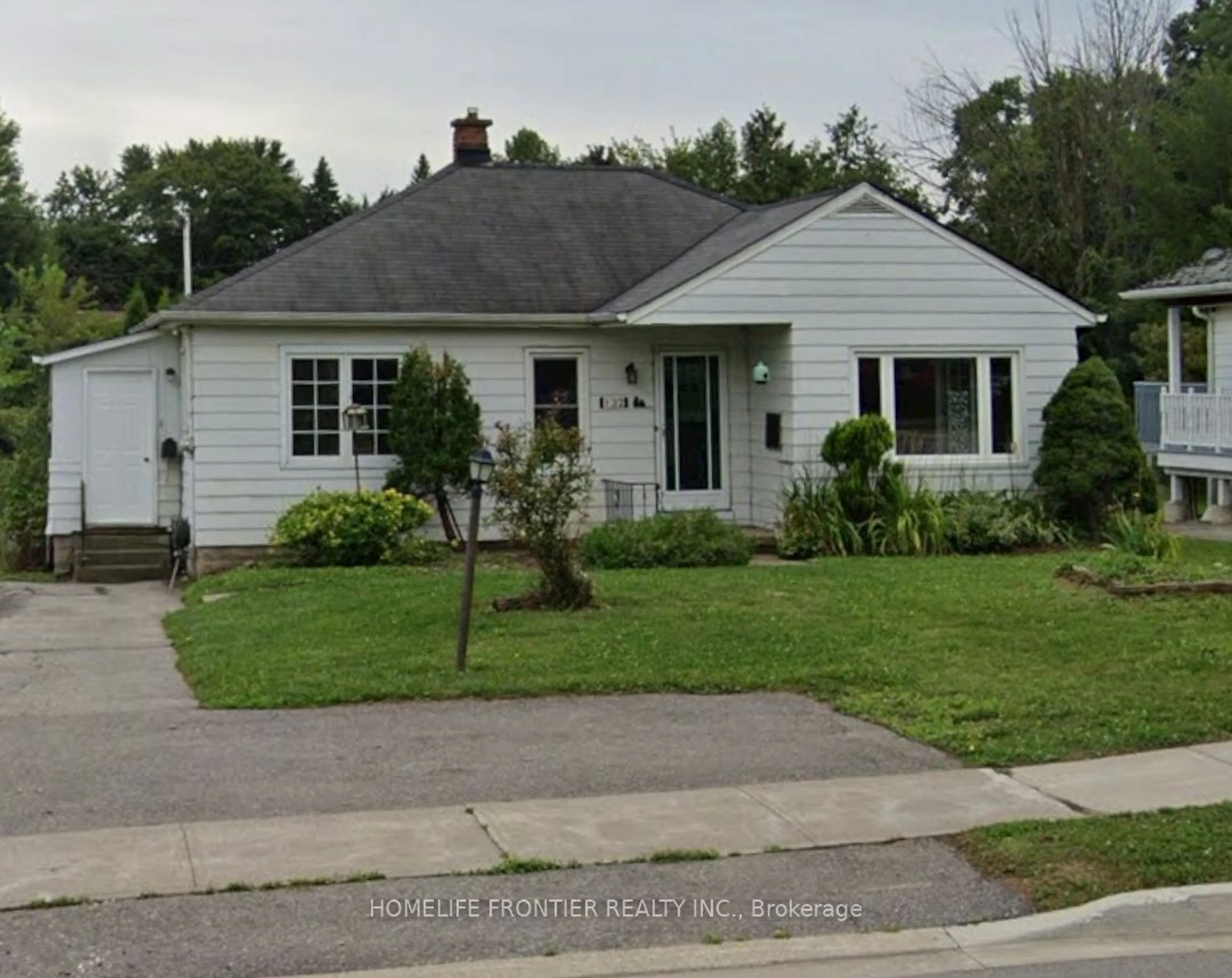 Unknown for 132 Eagle St, Newmarket Ontario L3Y 1J4