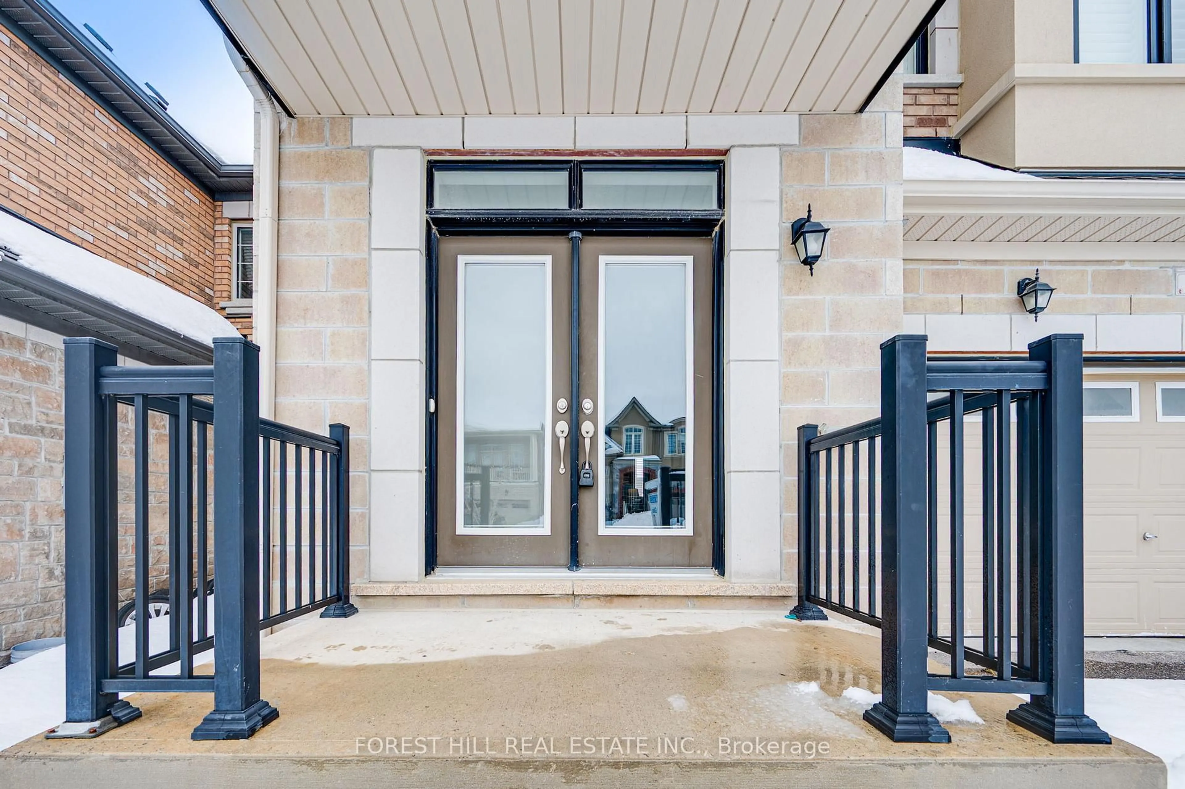 Indoor entryway for 30 William Luck Ave, East Gwillimbury Ontario L9N 0S1