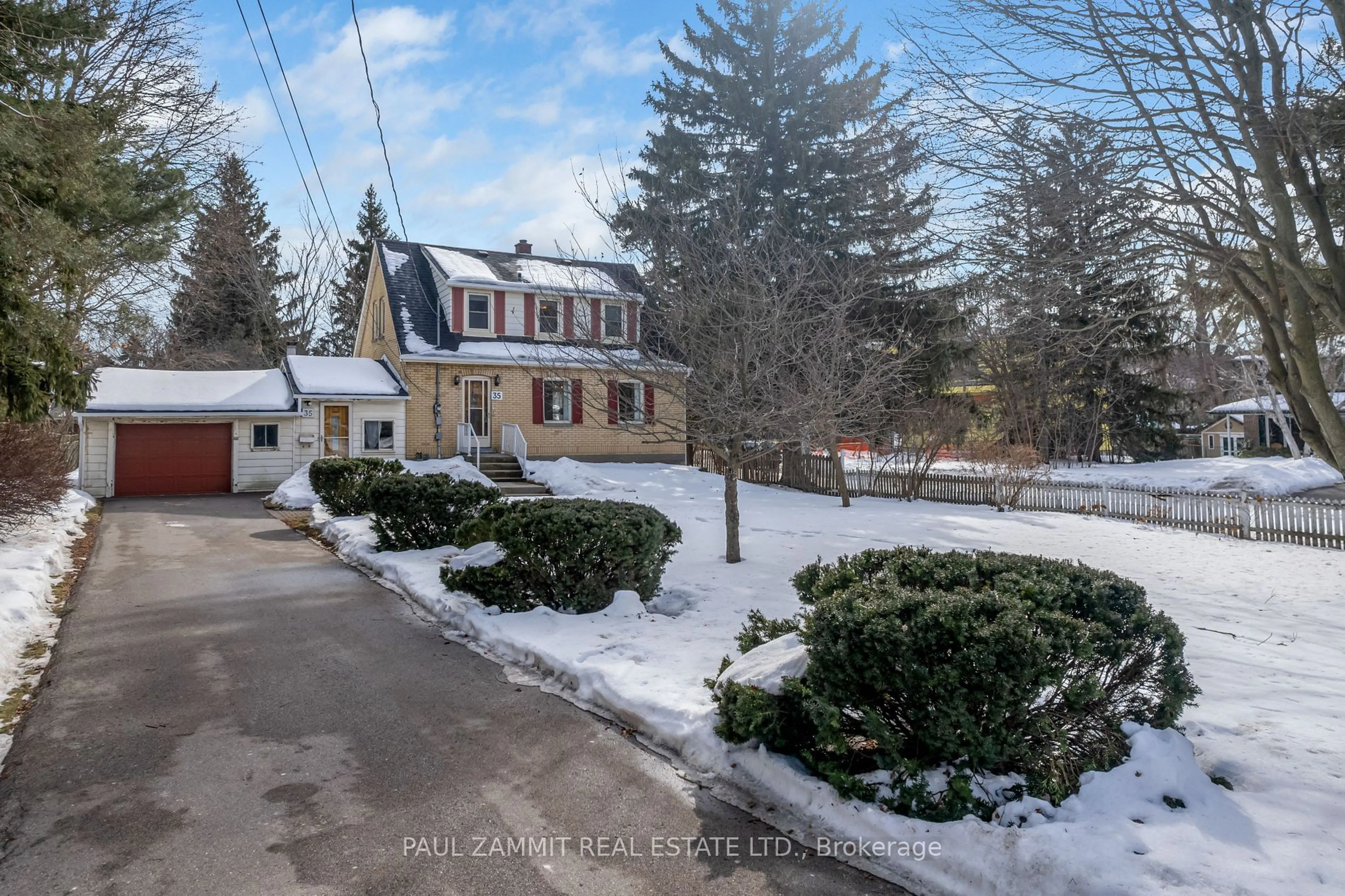 A pic from outside/outdoor area/front of a property/back of a property/a pic from drone, street for 35 John St, Markham Ontario L3T 1Y1