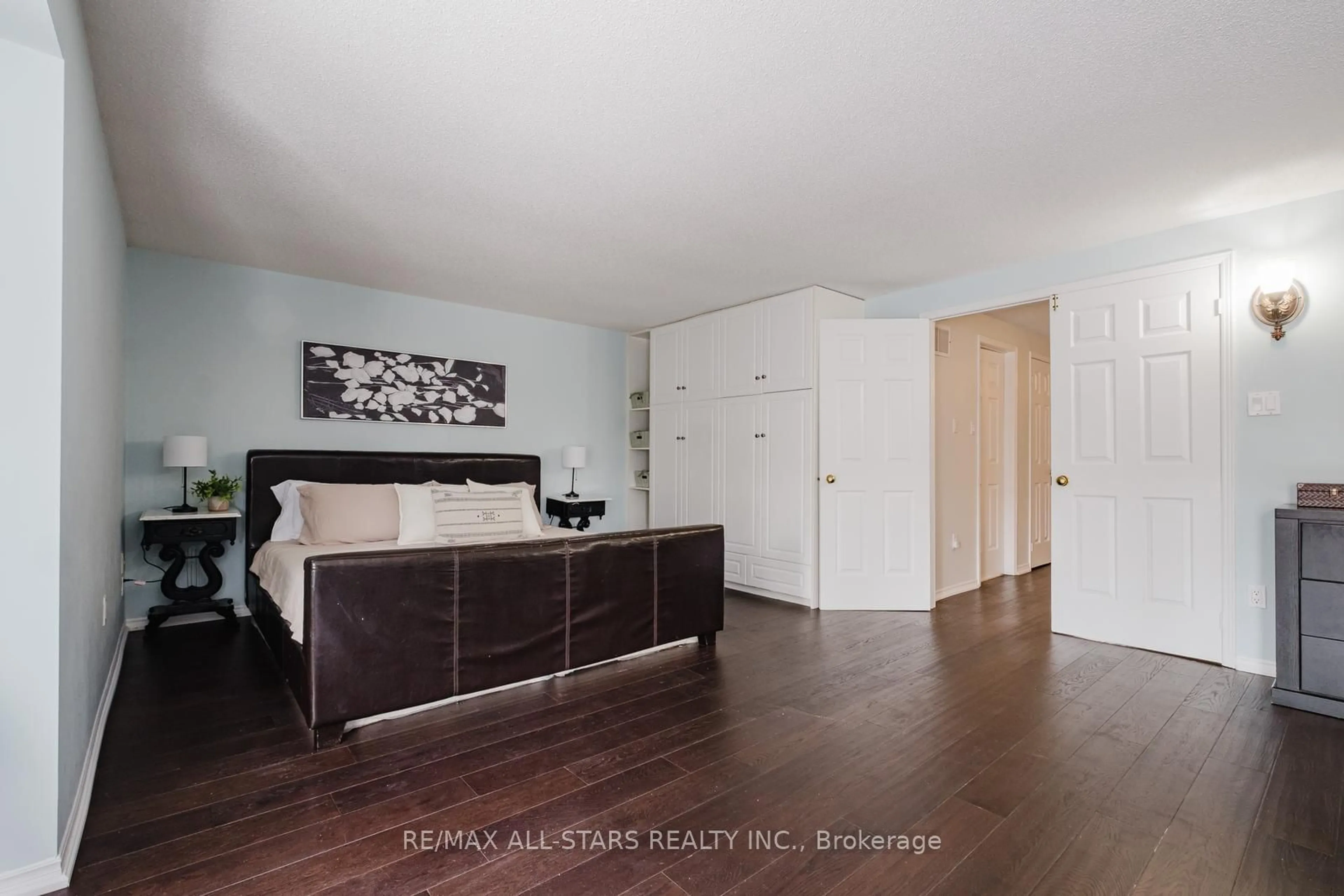 A pic of a room for 10 Heathmore Crt, Markham Ontario L3R 8J1