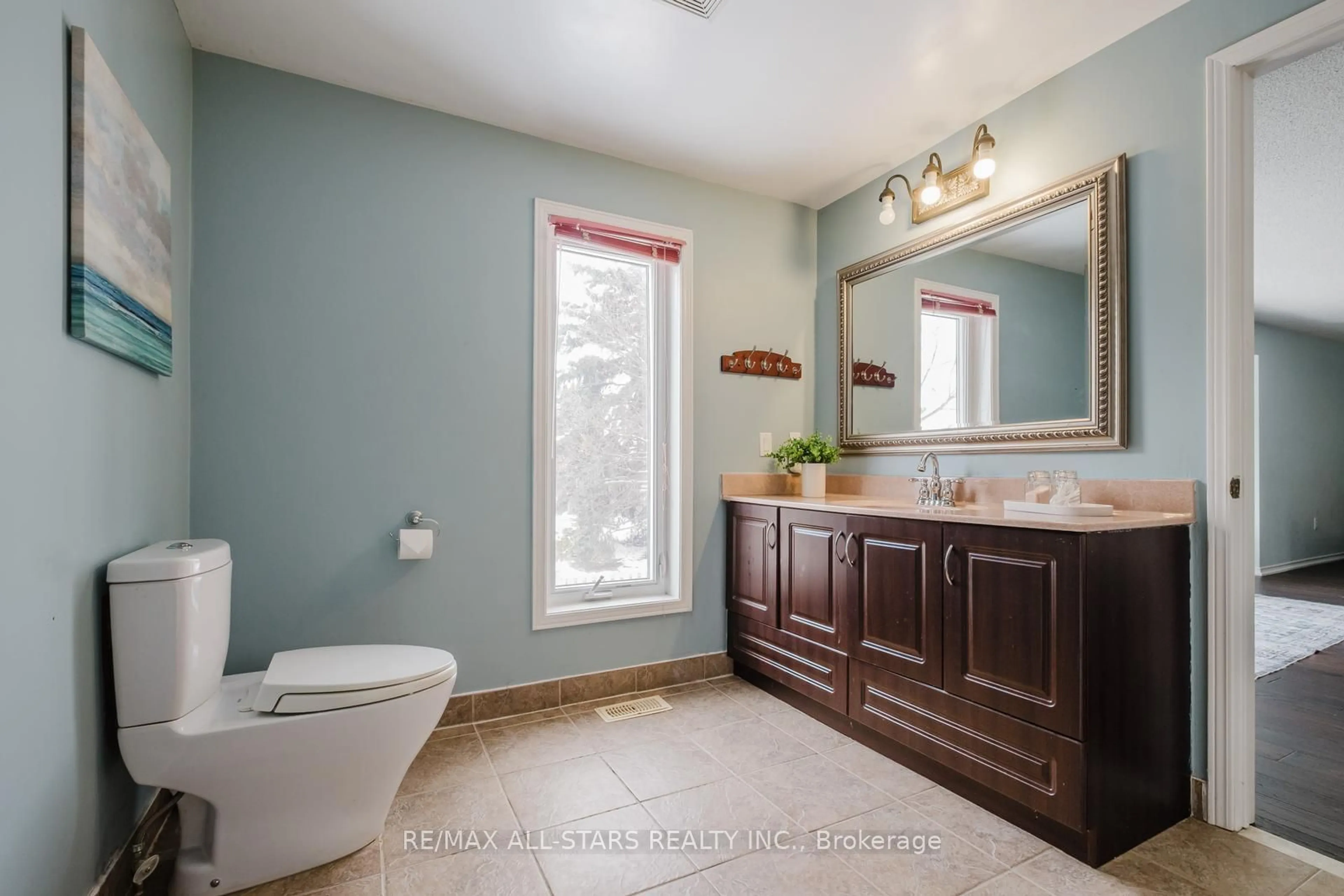 Contemporary bathroom, ceramic/tile floor for 10 Heathmore Crt, Markham Ontario L3R 8J1