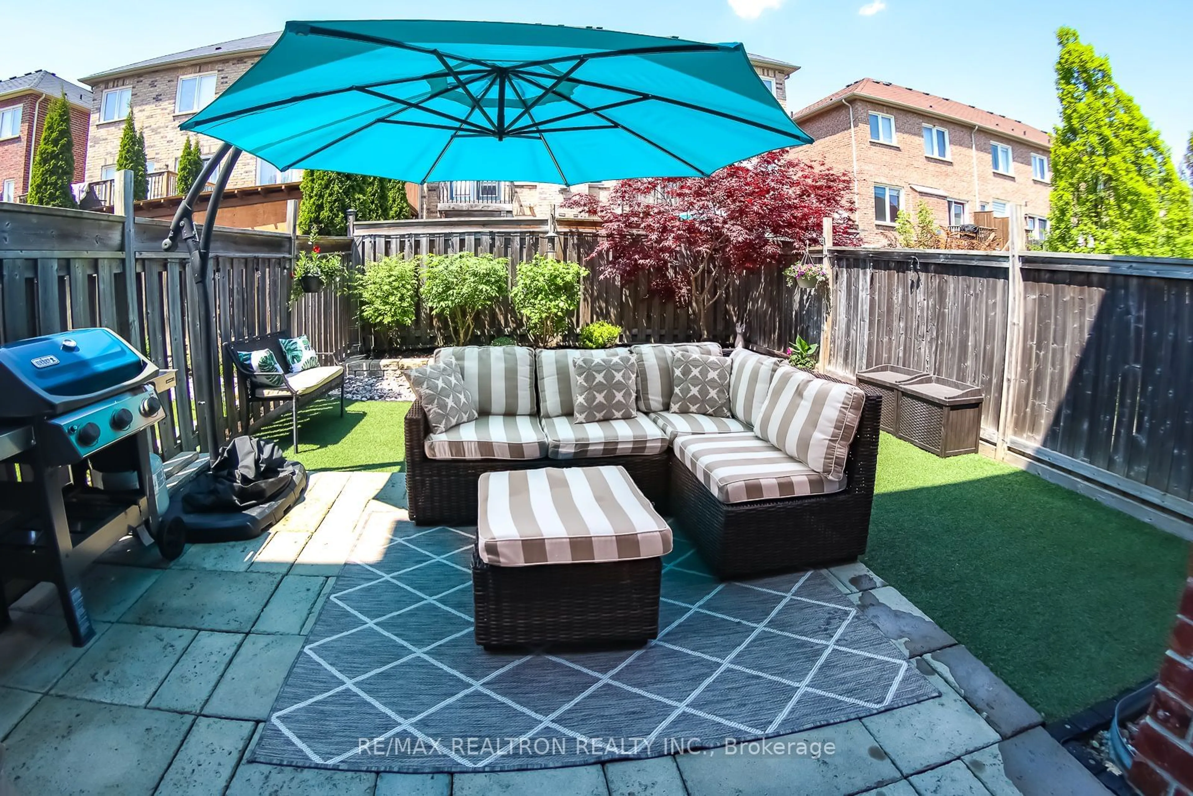 Patio, street for 354 William Dunn Cres, Newmarket Ontario L3X 3L3