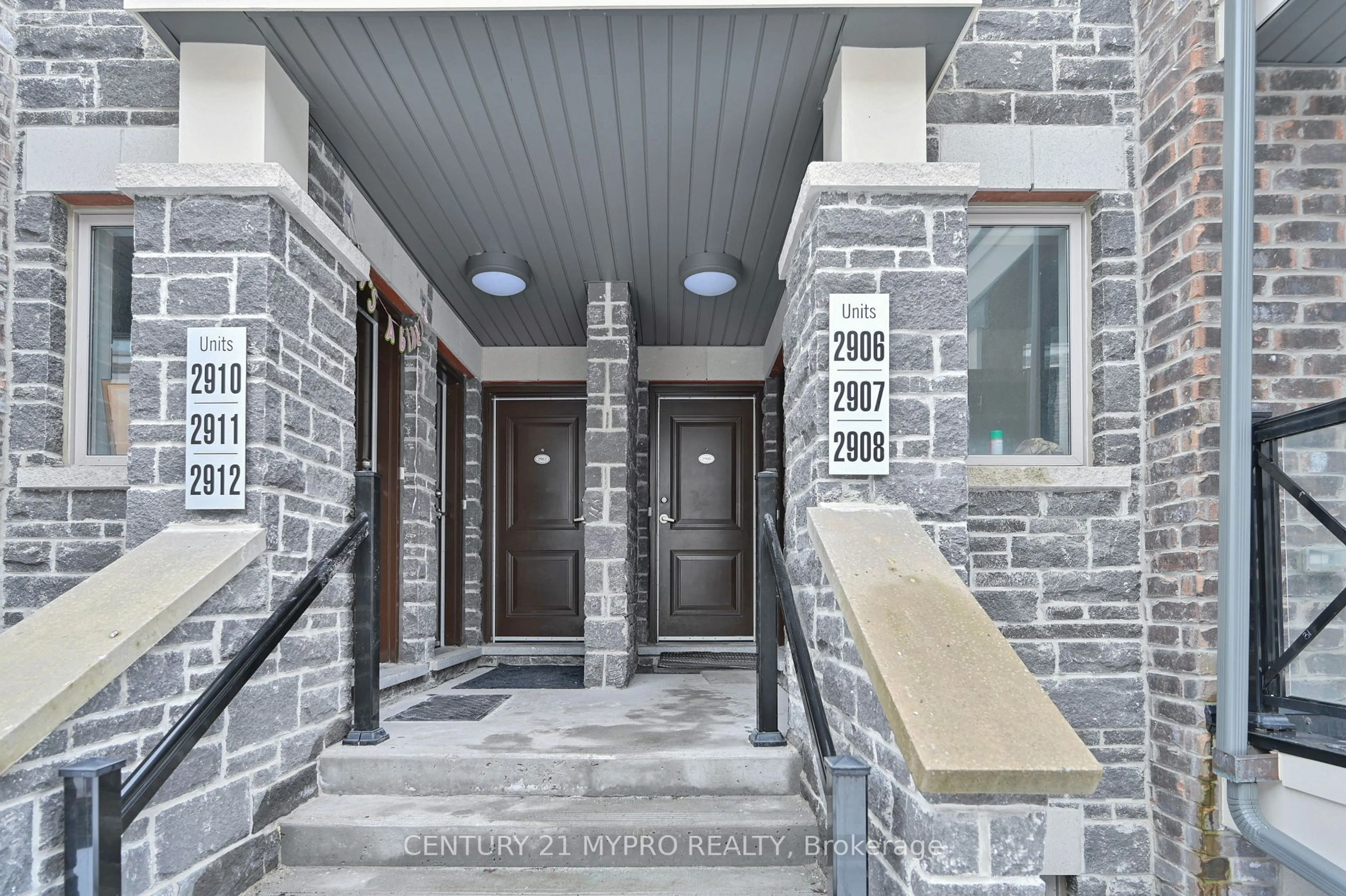 Indoor foyer for 15 Westmeath Lane #2908, Markham Ontario L6B 1N5