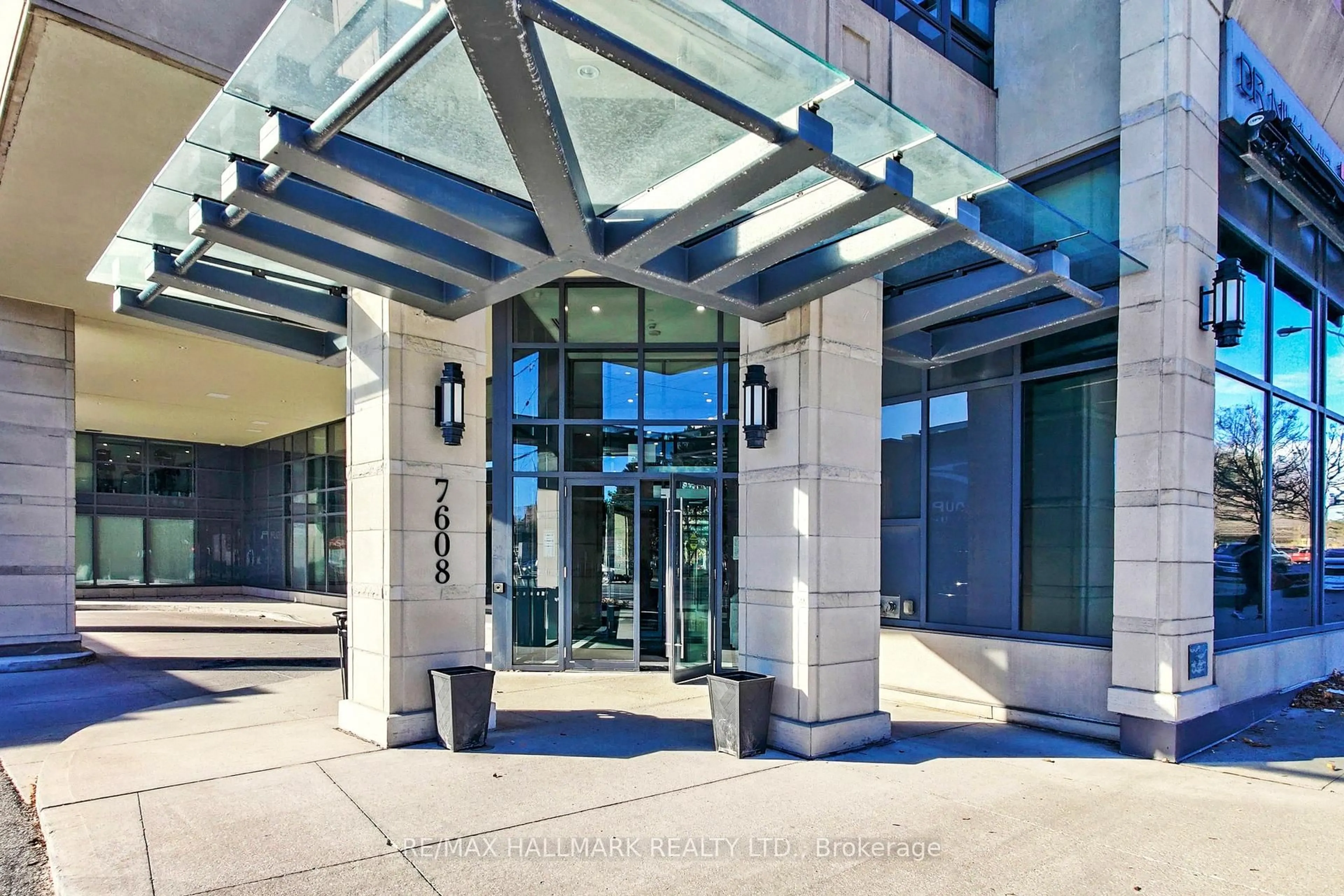 Indoor foyer for 7608 Yonge St #120, Vaughan Ontario L4J 0J5